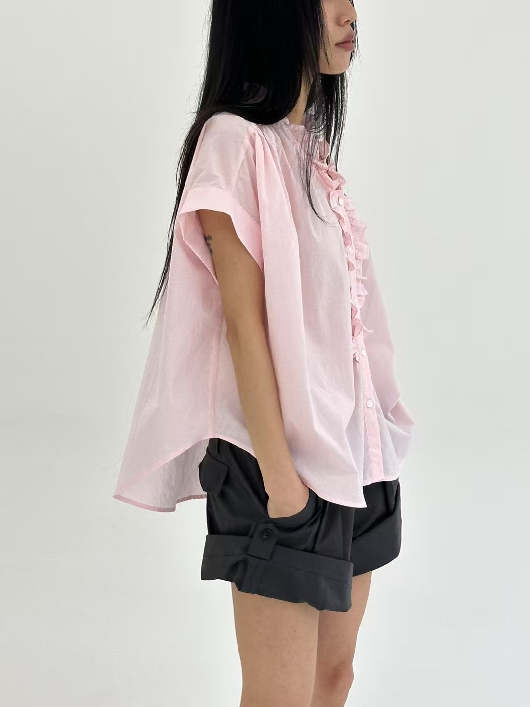 Daylog Ruffle 邊V 領恤 