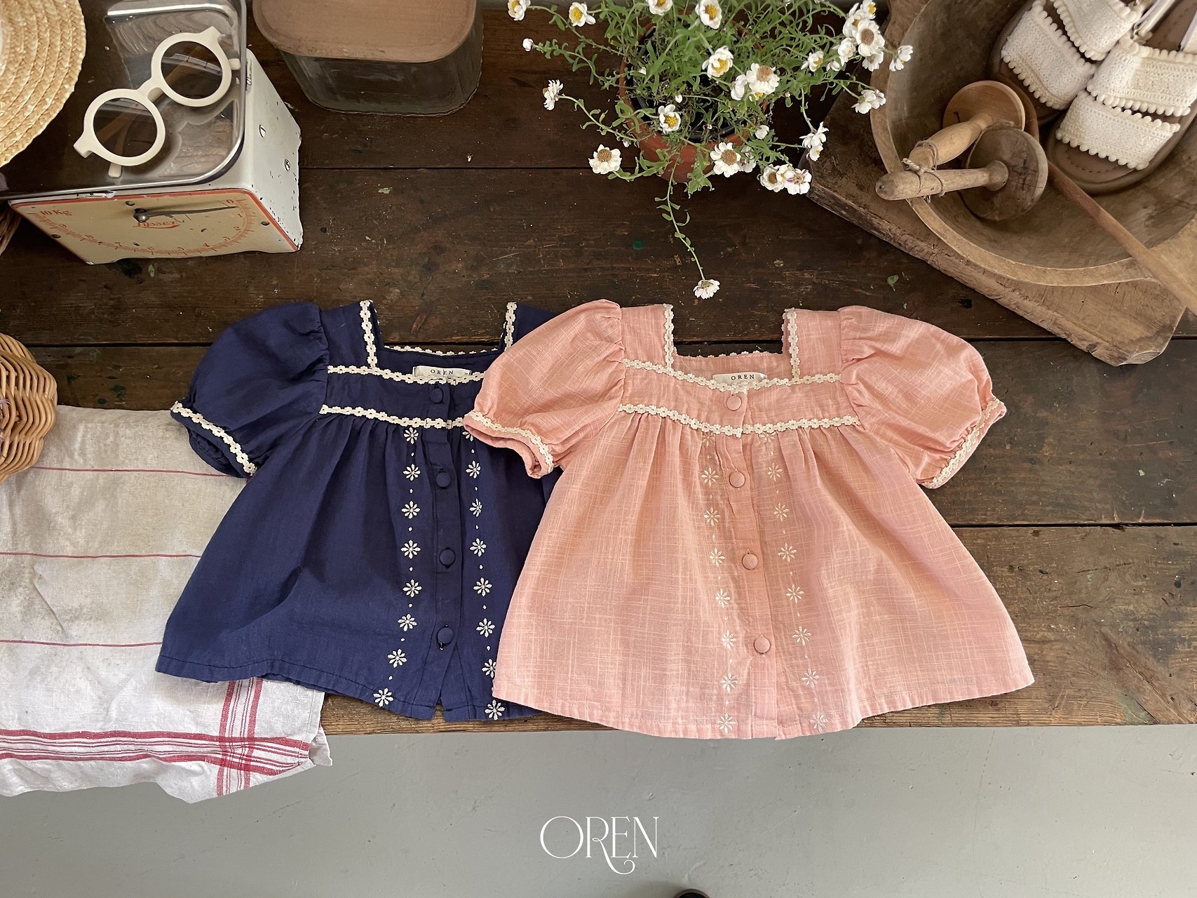 ☀️預訂 韓國直送☀️🇰🇷Oren Eloise兩色蕾絲花卉刺繡亞麻短袖襯衫