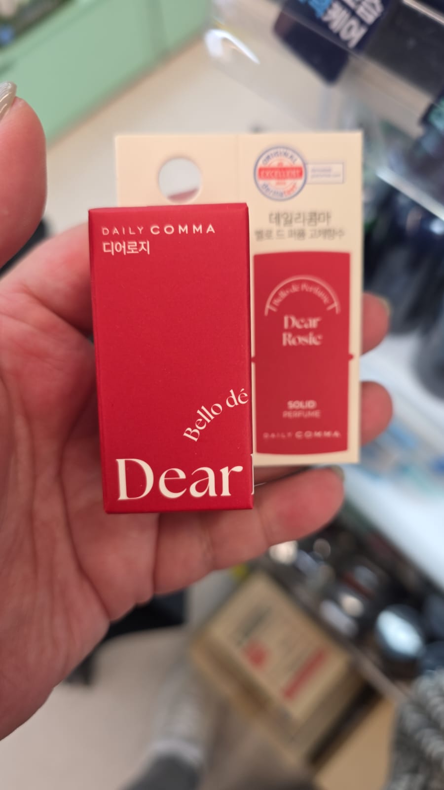 DAILY COMMA Bello de Perfume 的「Dear Rosie」固體香水 香調： 花香調，前調為檸檬/綠色果香，中調為玫瑰/天竺葵/白色花香，基調為雪松/麝香