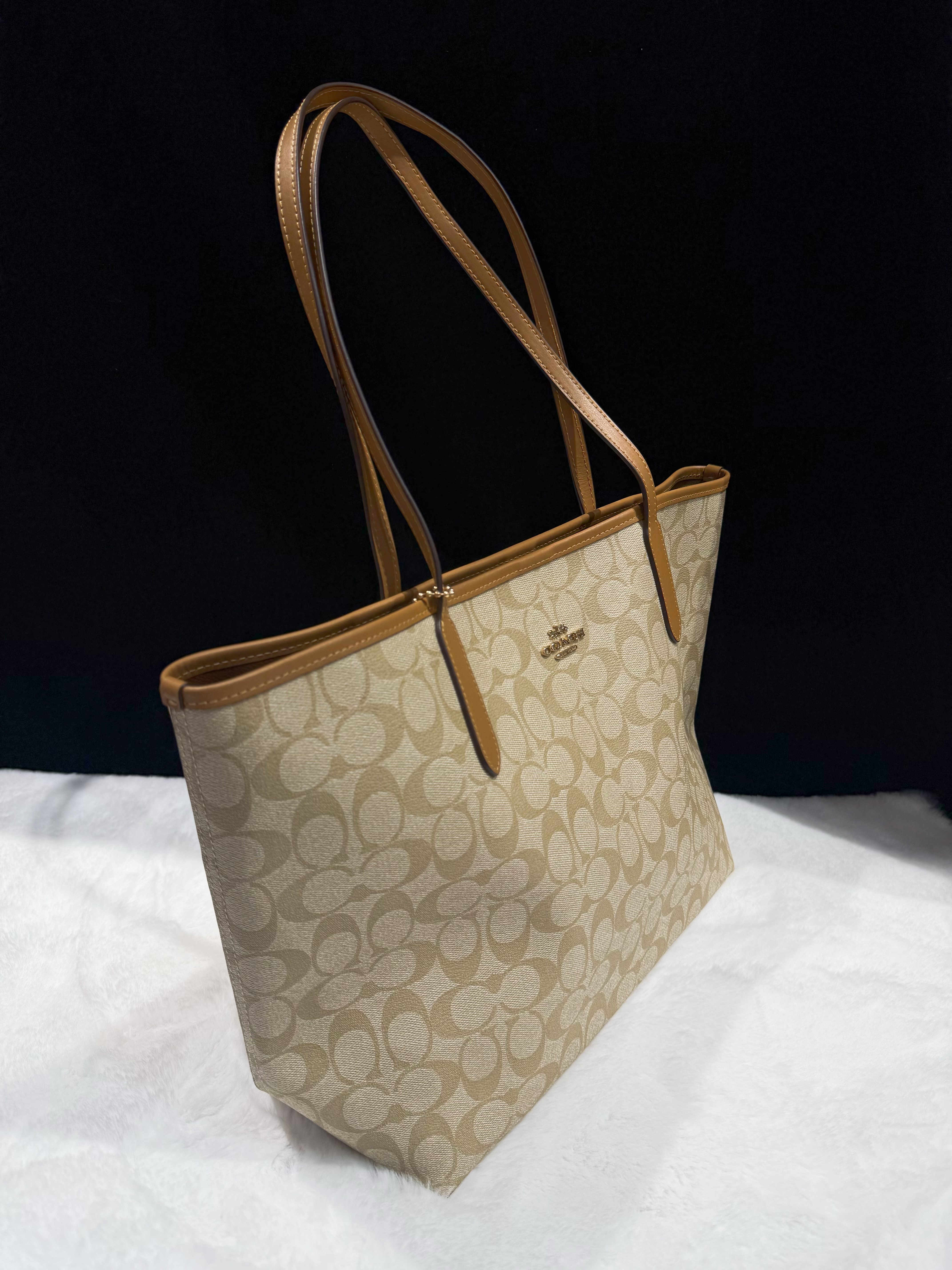 Coach City tote milk tea/m