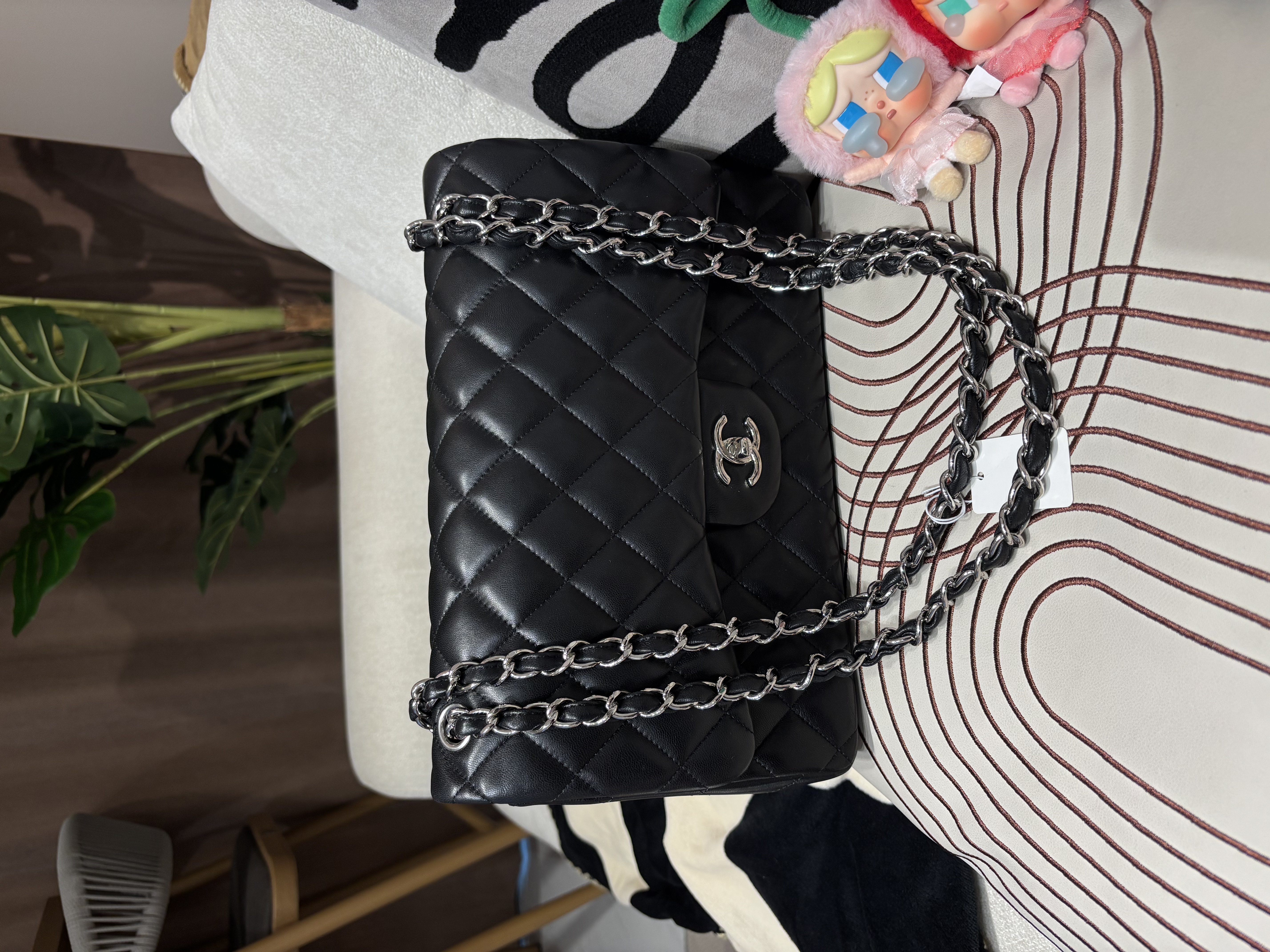 Chanel classic flap 30cm,jumbo A58600 黑色羊皮銀扣100%Authentic ,98%new ✅card ✅塵袋✅box 