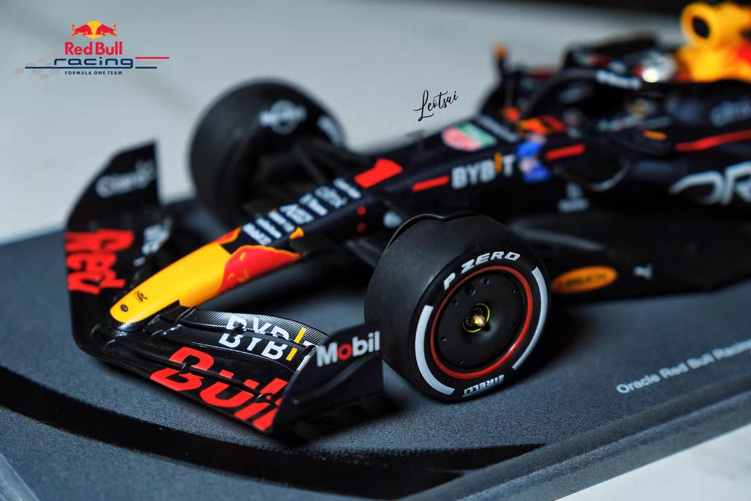 Spark 1/18 2022阿布扎比站 RB18 维斯塔潘F1 