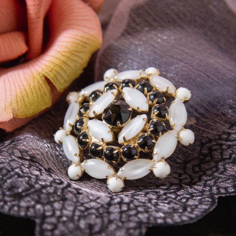 1950-60s America Black and White Glass Brooch (EA1087)