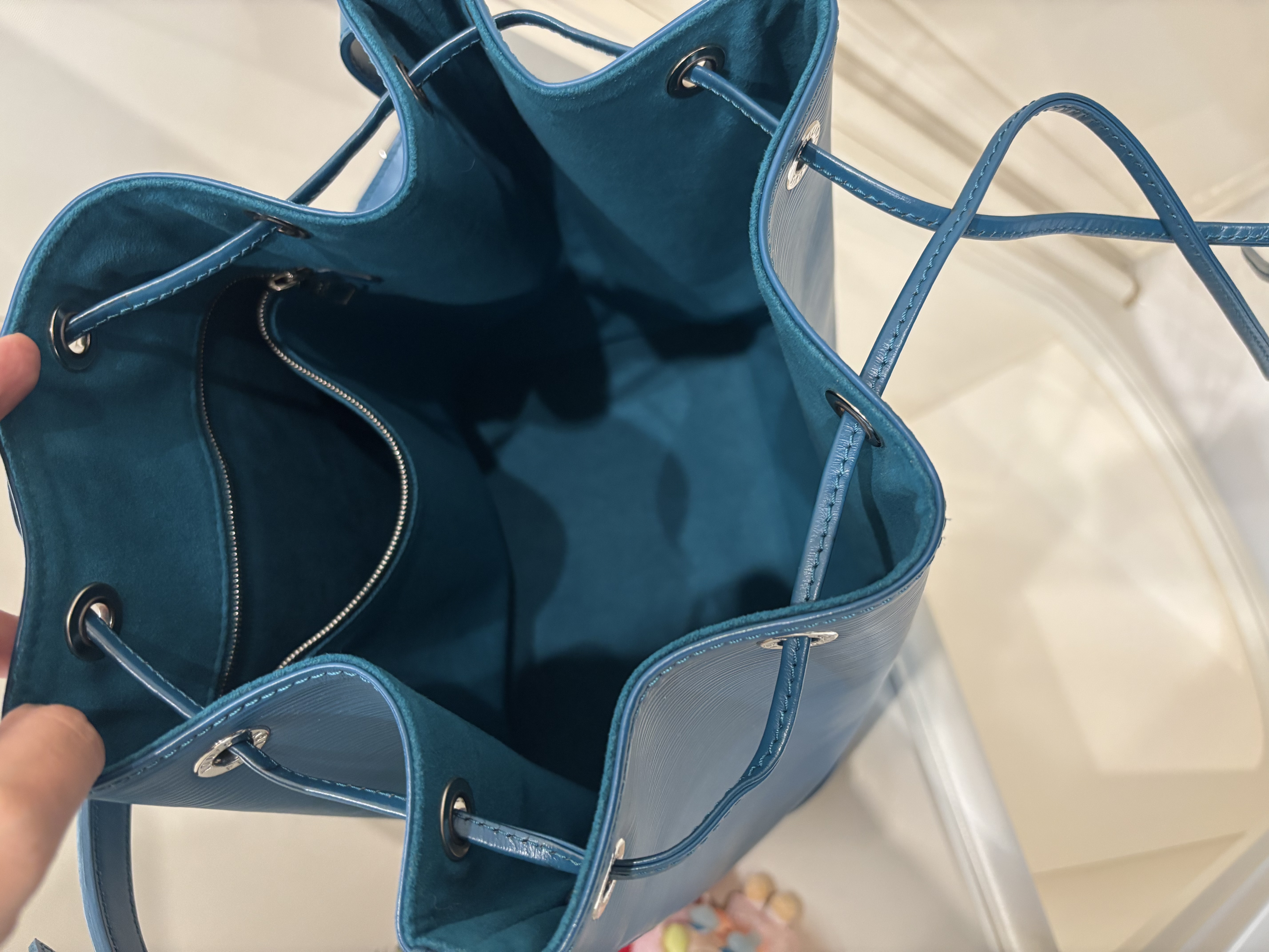 Lv Noe mm bucket bag epi leather 100%Authentic, 95%new ✅Dust bag