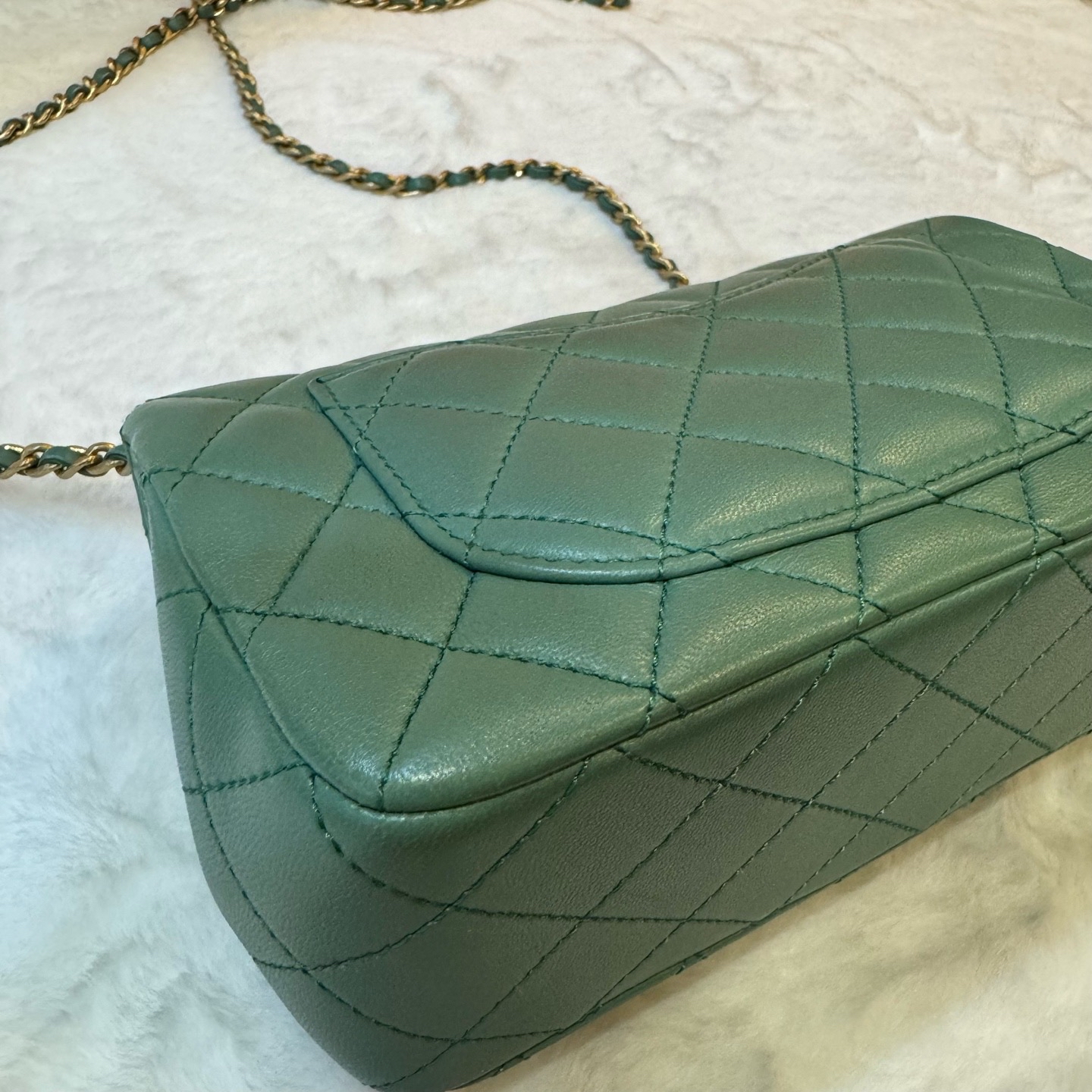 Pre-Owned CHANEL Flag Bag / Product Code: 26042421