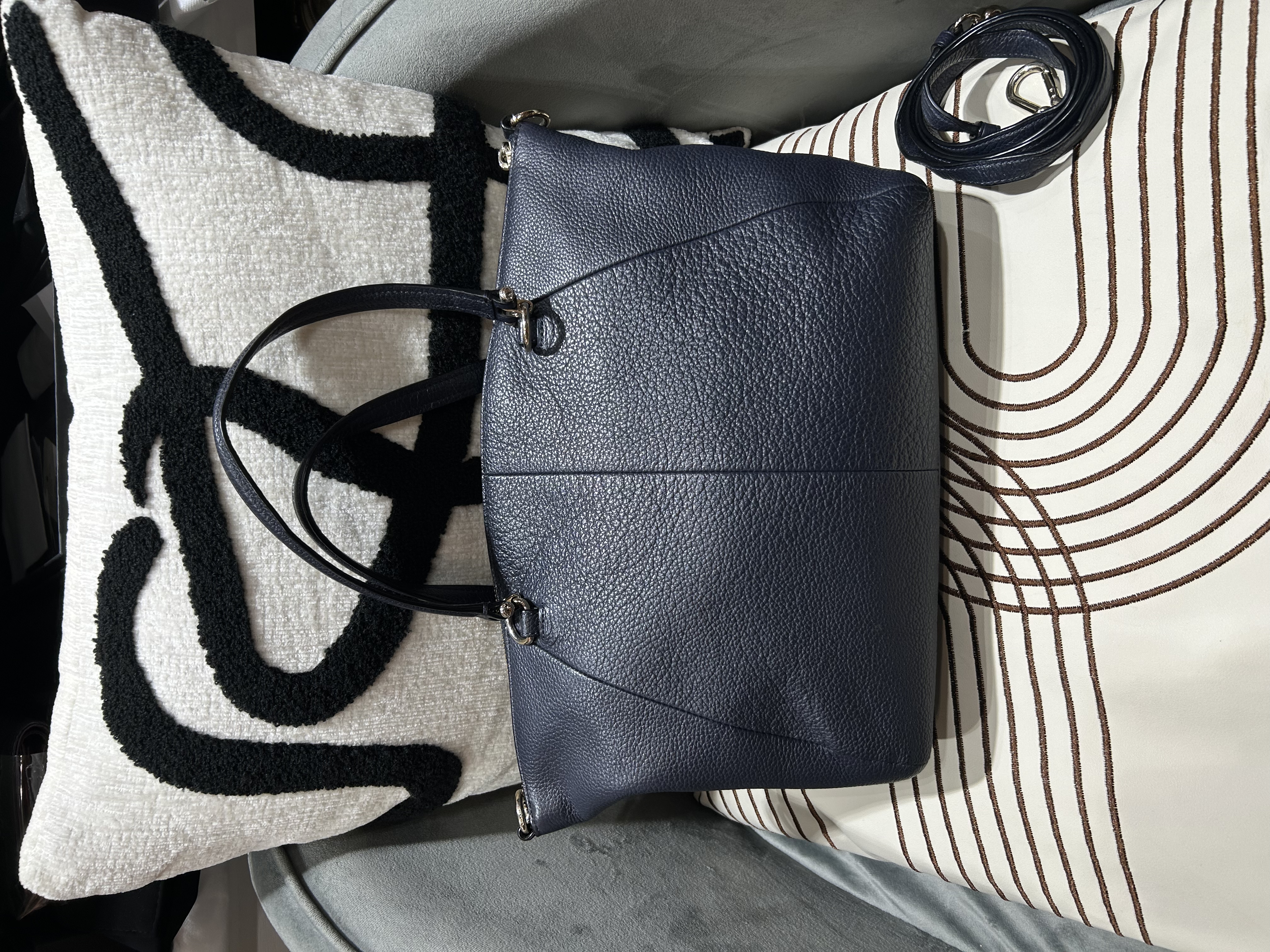 Coach 2 way tote bag Calfskin 100%Authentic, 95%New