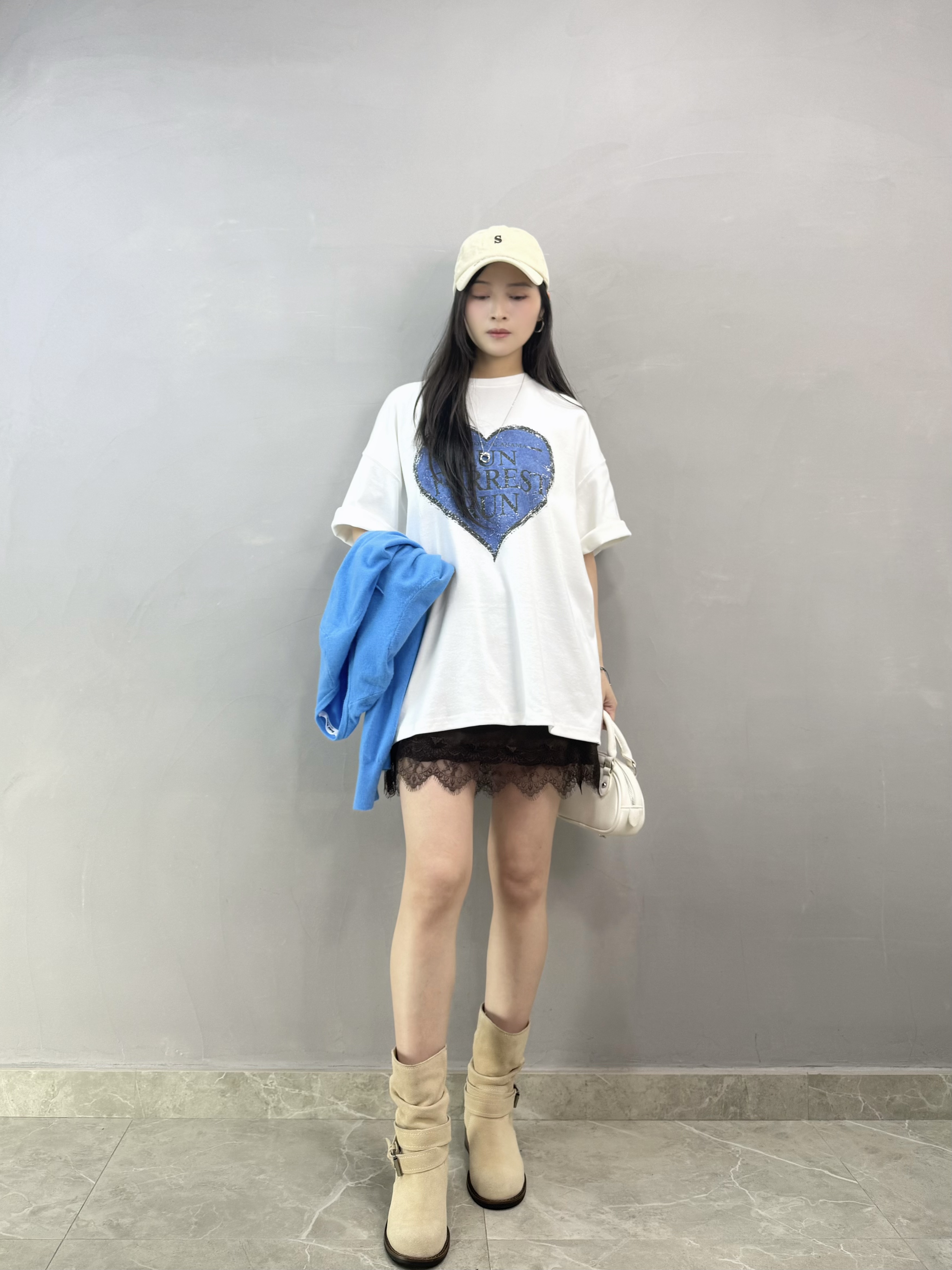 I01 磨毛心形Print Tee