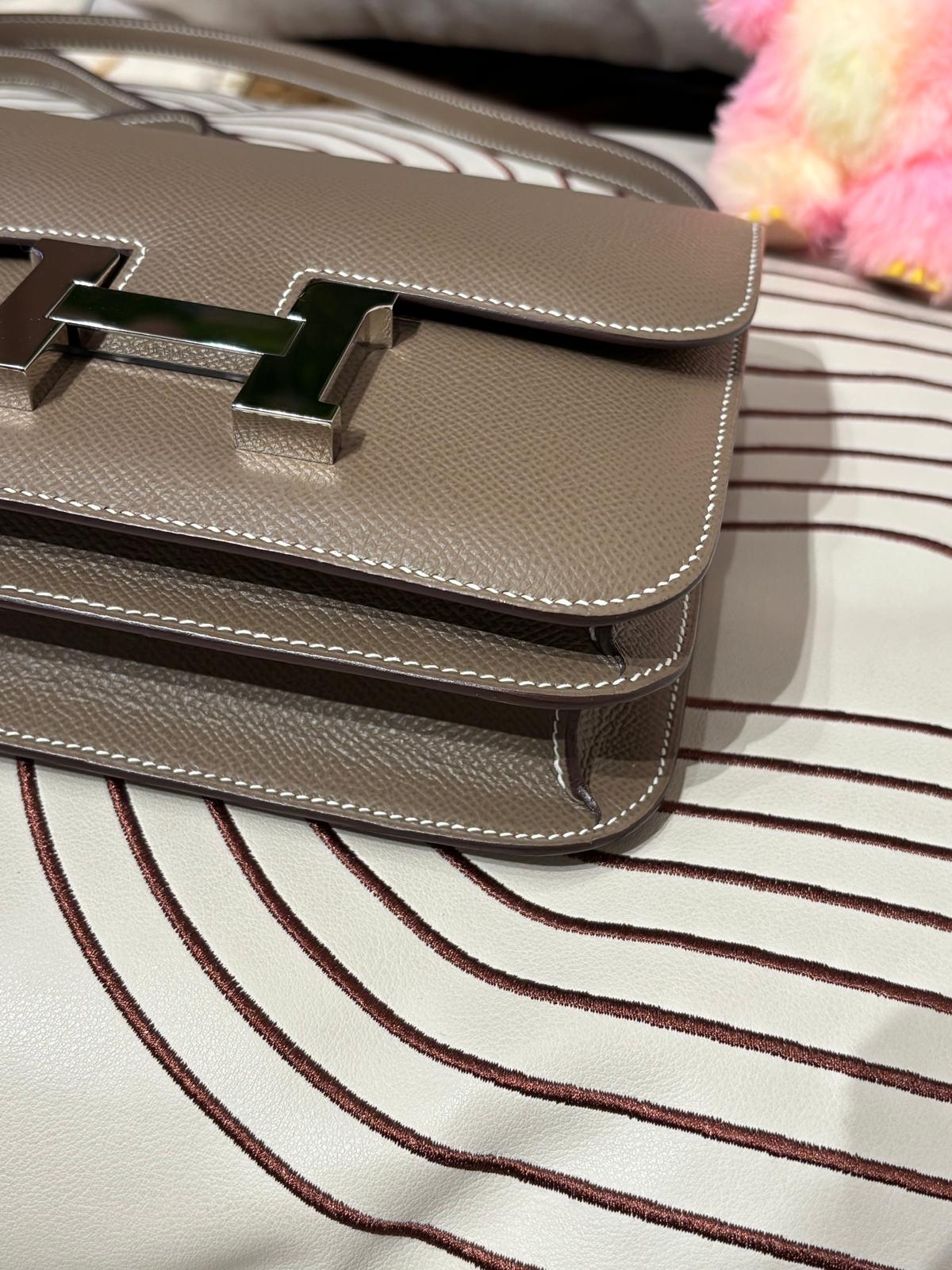 Hermes Constance mini 19 , Stamp Y 大象灰銀扣epsom 牛皮100%Authentic, 98%New ✅Dust bag ✅Box