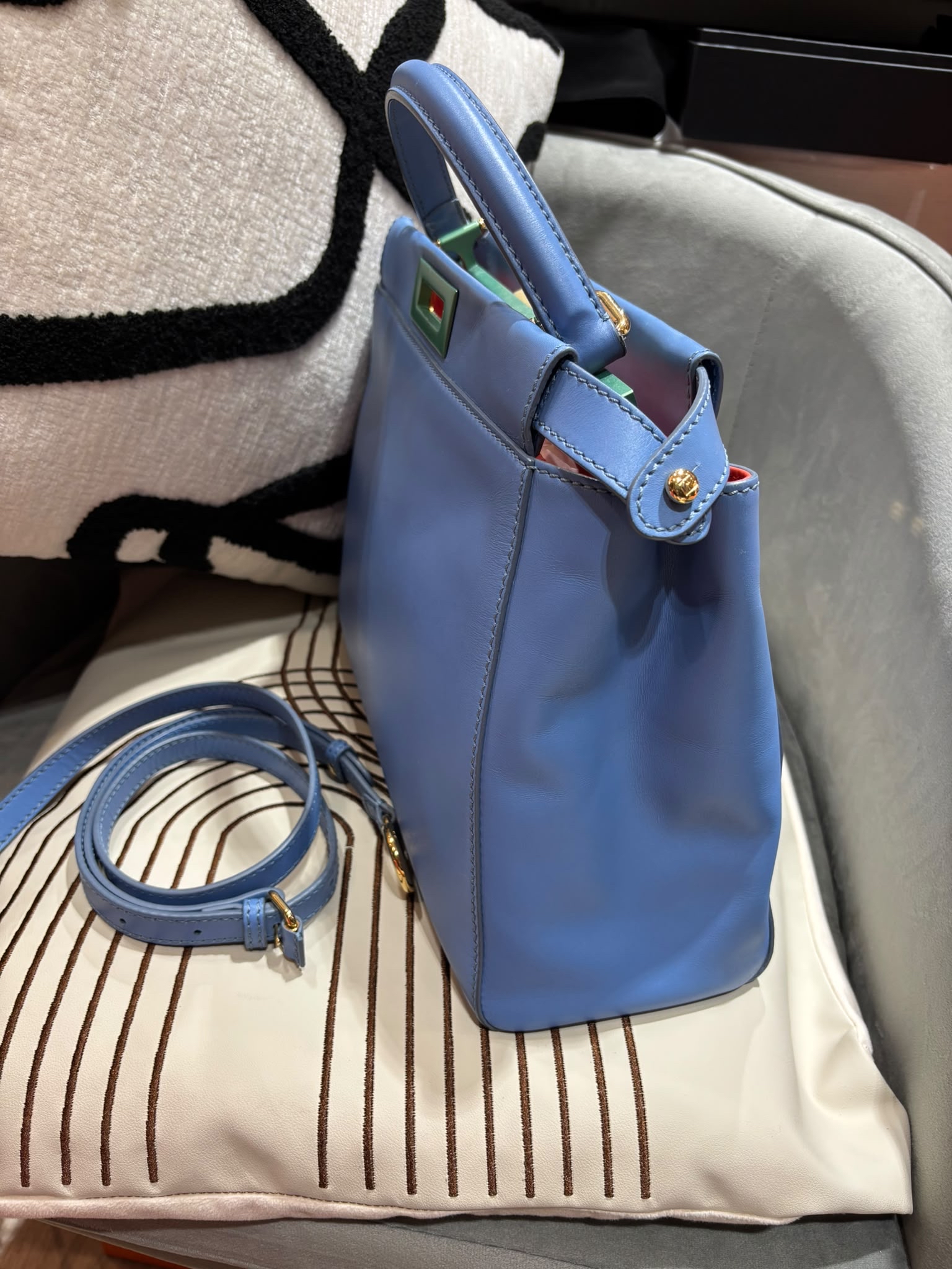 Fendi PEEKABOO REGULAR 100%Authentic , 98%new  ✅塵袋✅booklet tap 