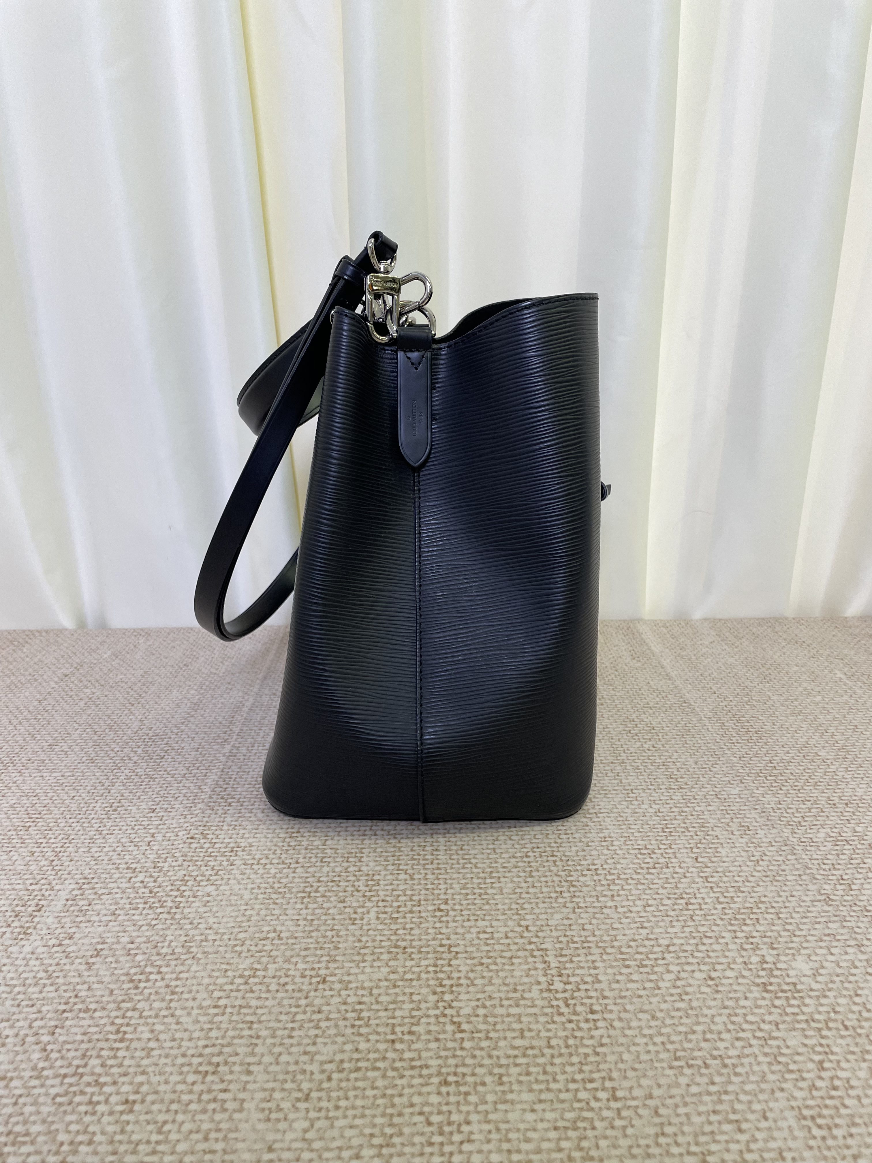 Pre-owned Louis Vuitton NéoNoé MM bucket bag / Product Code: 26031005