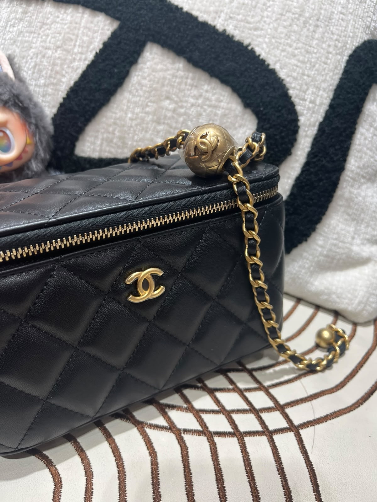 未使用品 Chanel Vanity With Pearl Crush 金球長盒子100%Authentic, Unused全新未使用品✅晶片✅Dust bag✅Box