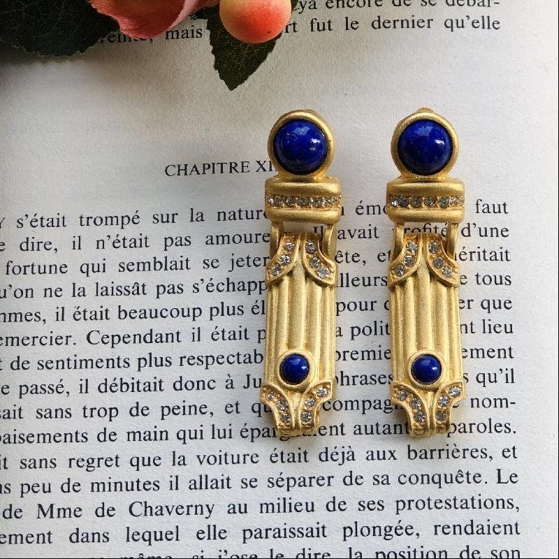 Rare! C.a. 1980s Egyptian Revival Designer Quality Lapis Lazuli Glass Cabochon Rhinestone Long Clip Earrings (MT1891)