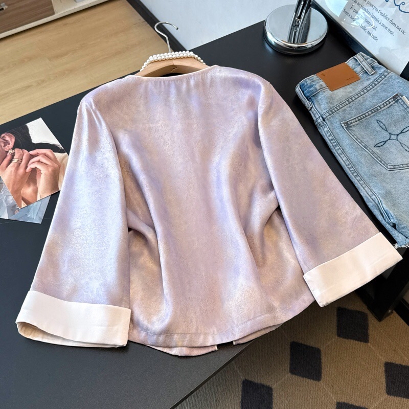 B70(0198衣) 新中式人丝面料提花卷边袖前排珠子紫开衫上衣