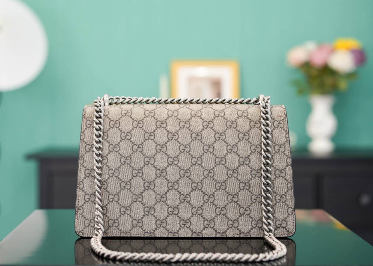 🥯GG Dionysus系列小号手袋酒神 老花黑 28cm GG家入门级小包推荐，酒神里面的经典基础款 经典酒神扣搭配原厂小牛皮 出镜率非常高 简直是穿搭利器 官方款号 476432 尺寸迷你：16.5x10x4cm 尺寸小号：28x17x9cm