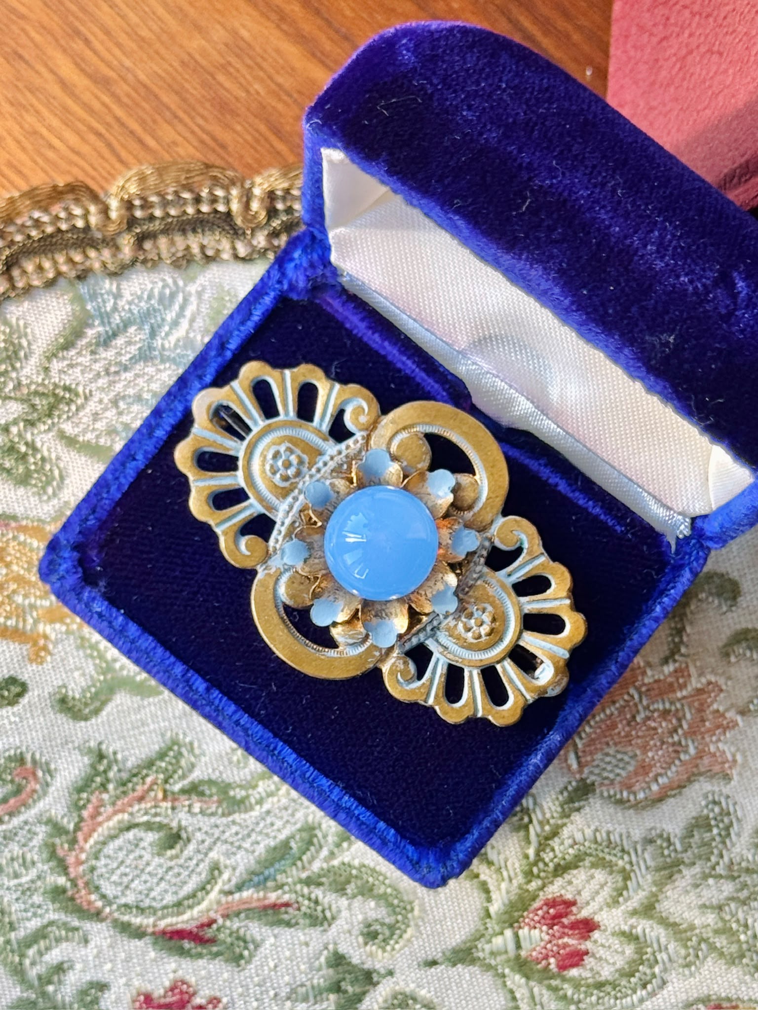 Antique c. 1920s Czechoslovakian Art Deco Neo-Egyptian Blue Glass & Enamel Brooch (NZ133)