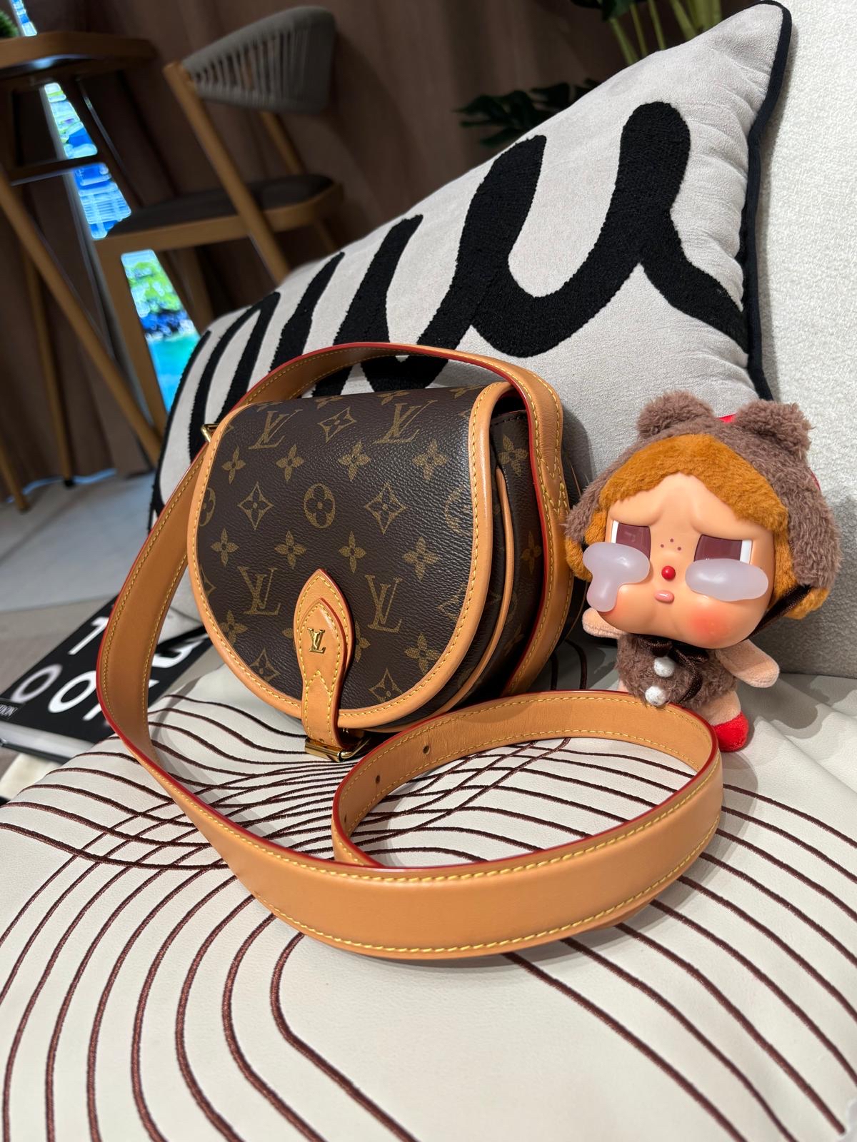 Lv tambourine crossbody bag 100%Authentic ,95%new✅dust bag