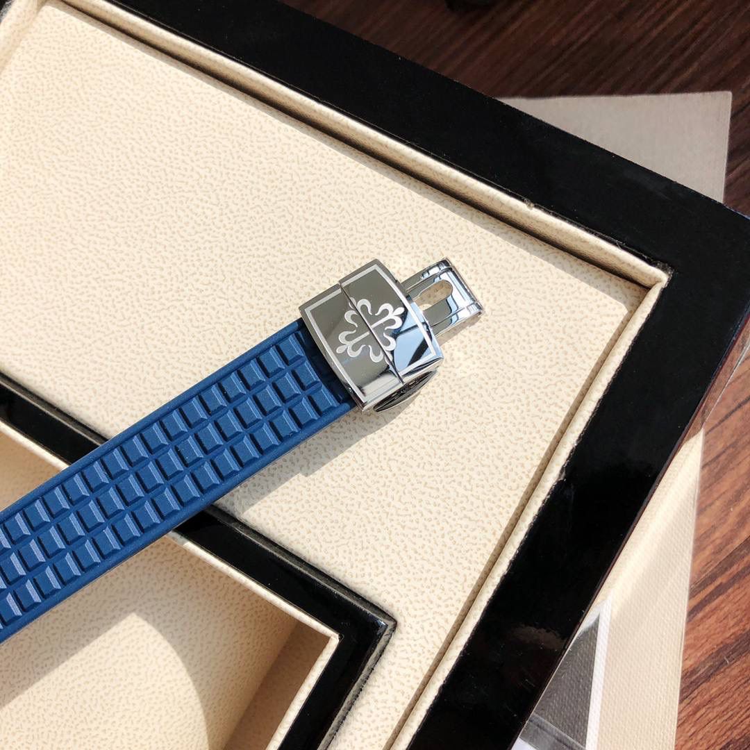 独家推出 新款百达斐丽AQUANAUT系列 专为女性设计！用最简约方式完美体现百达斐丽的精髓，融合了大胆的设计和正统的纯粹，这款腕表成为百达斐丽的旗舰产品之一！腕表完美尺寸35.6，进口精钢材质多重工艺精磨打造。原装一致厚度7.77cm。表盘镶嵌46颗 vs1.8真钻。约一克拉！ Gtc中国权威鉴定证书。百分百保证每一粒都是货真价实的真钻。可验可查询！💯💯