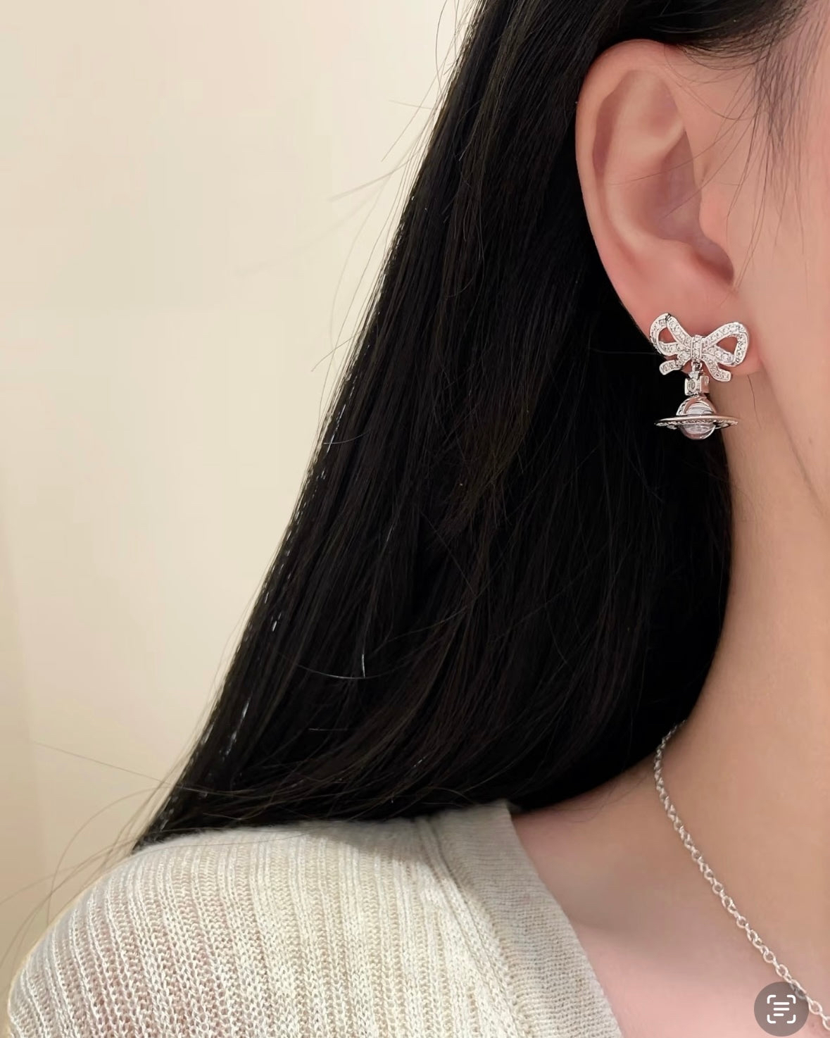 訂貨🍒‼️  Westwood 閃石蝴蝶結🎀立體土星 少女感. UPUP ~