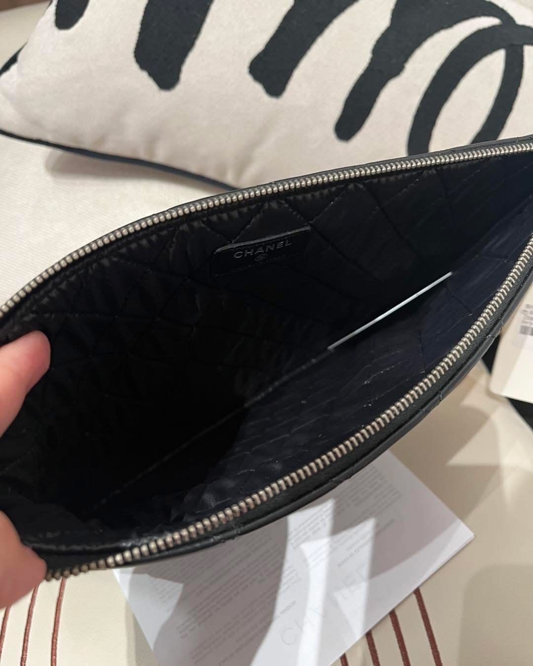 Chanel Clutch 黑色羊皮銀扣 100%Authentic, 98%New ✅收據✅22card ✅Box