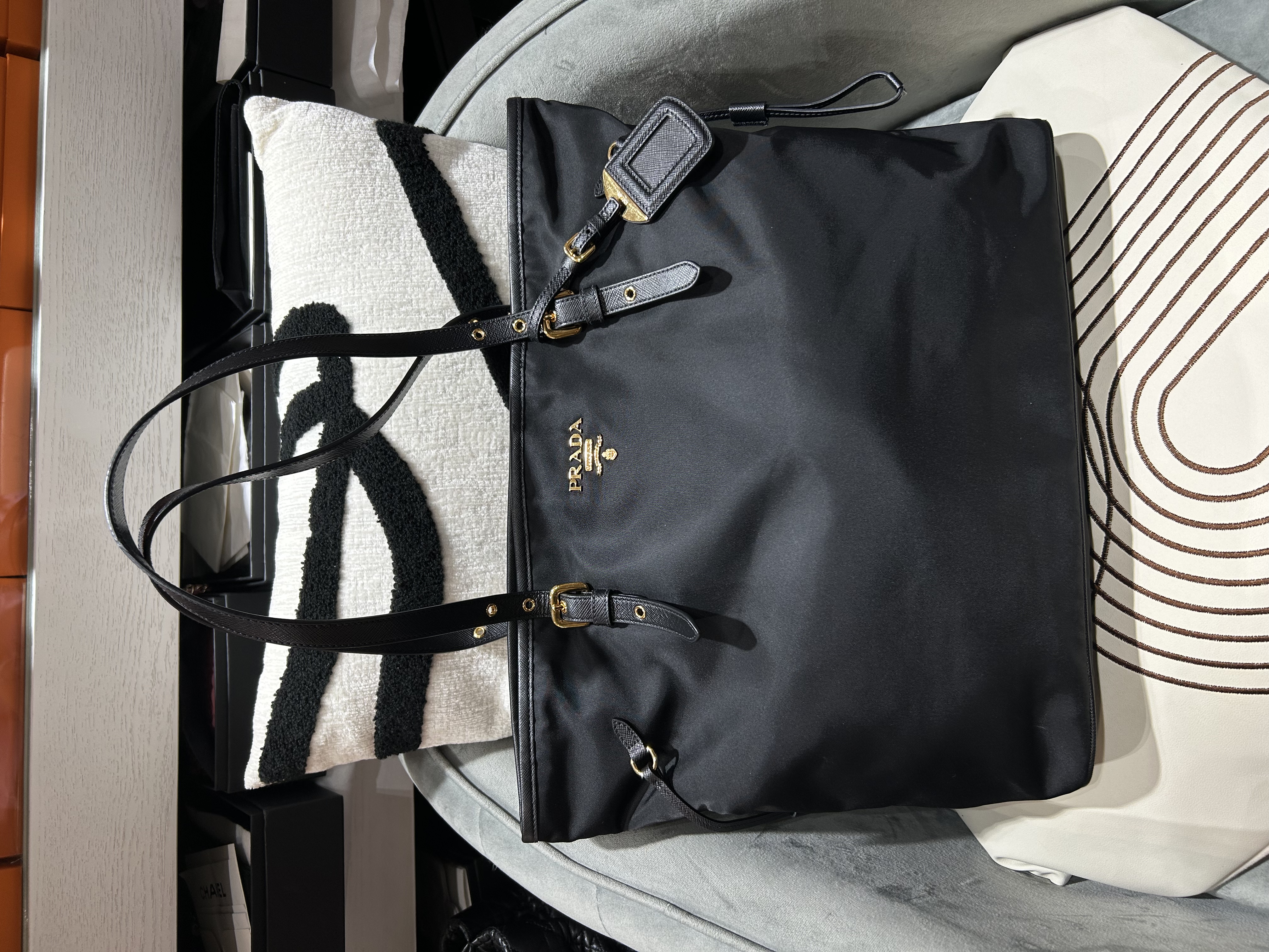 Prada Nylon Shoulder Tote Bag Black 100%Authentic,98%new ✅dust bag  