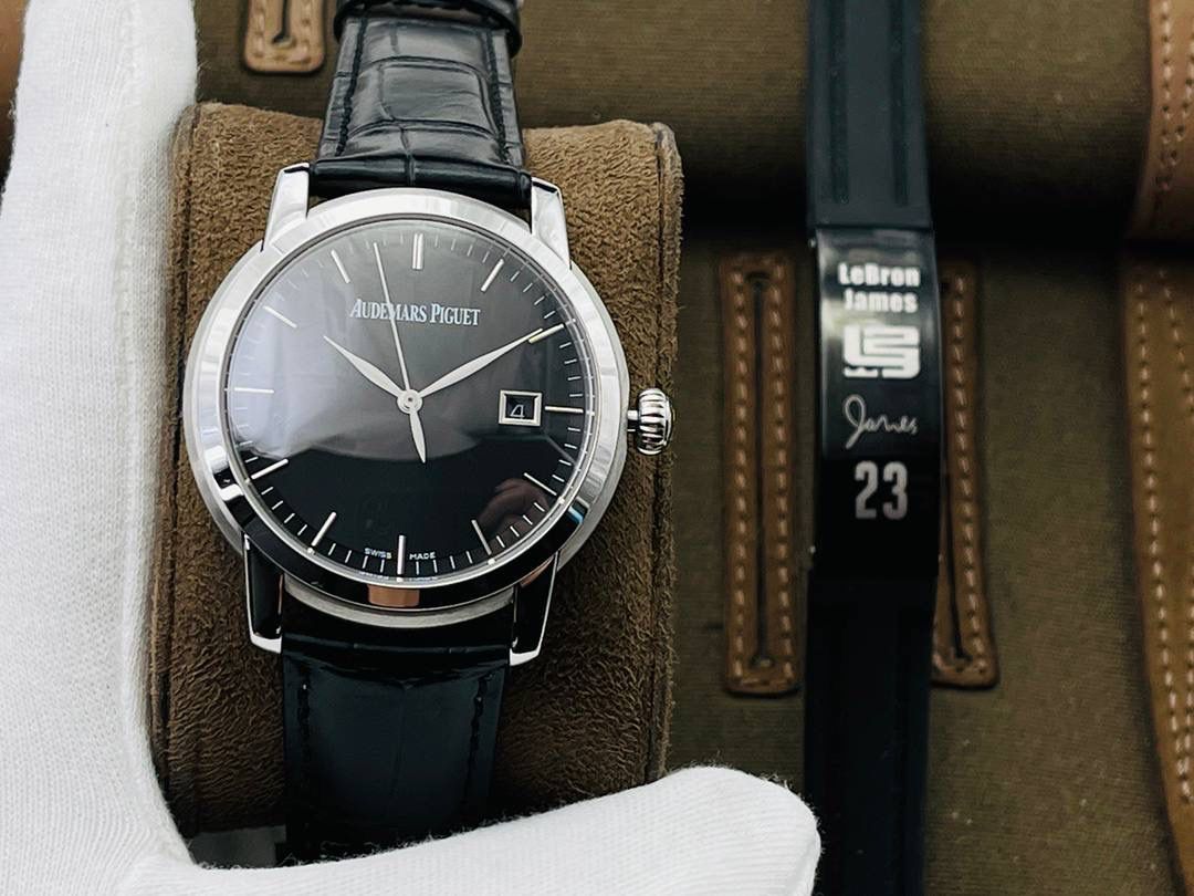 原版开模 市场最高版本 爱.彼 JULES AUDEMARS系列男士腕表！ 1⃣️机芯型号：2824改3120自动机械，透底设计！稳定零返修！ 2⃣️表径41毫米！ 3⃣️大三针简约表盘！ 4⃣️316L精钢壳套！