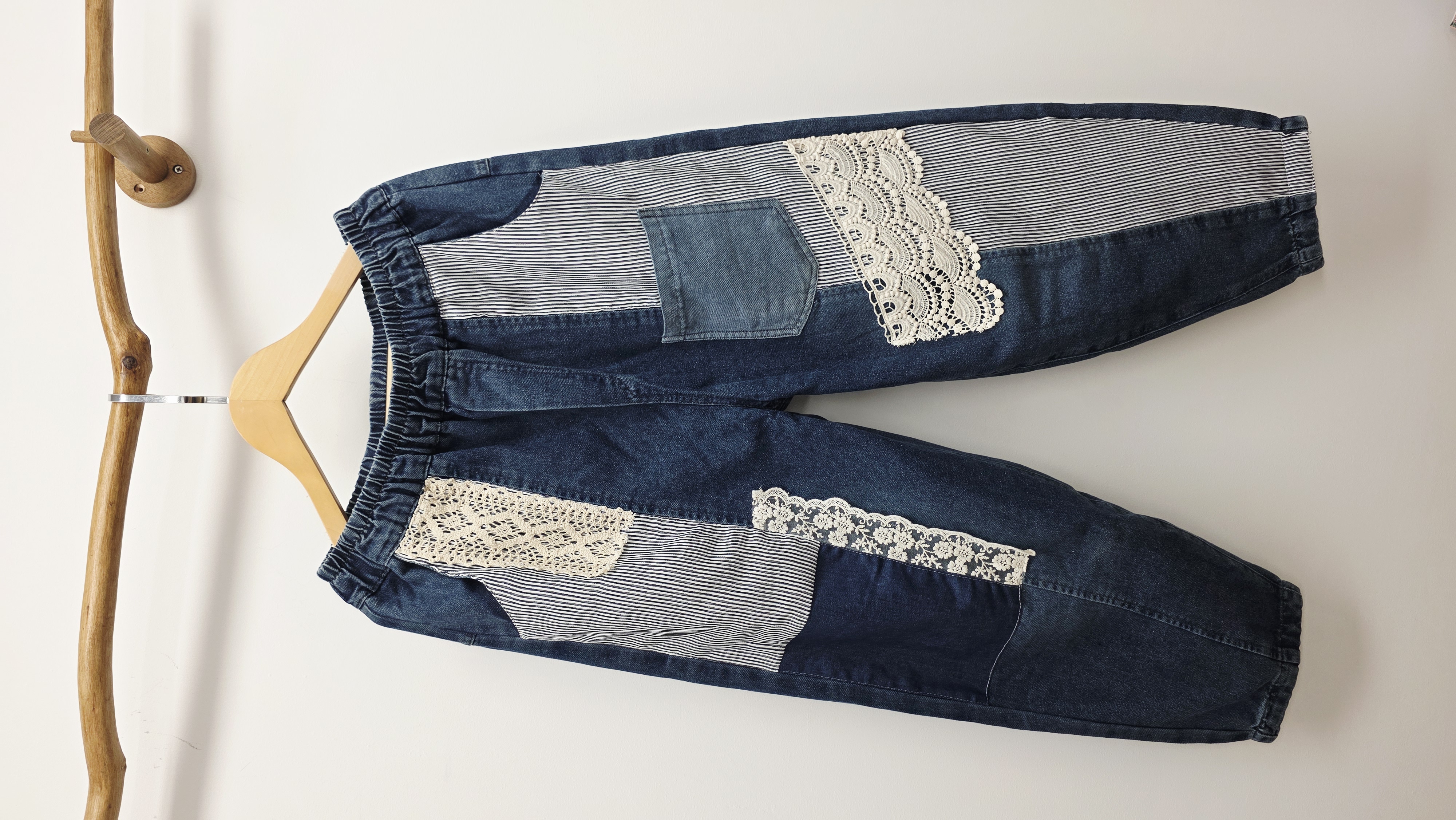 日牌深藍拼布鴛鴦喱士刺繡橡筋牛仔褲