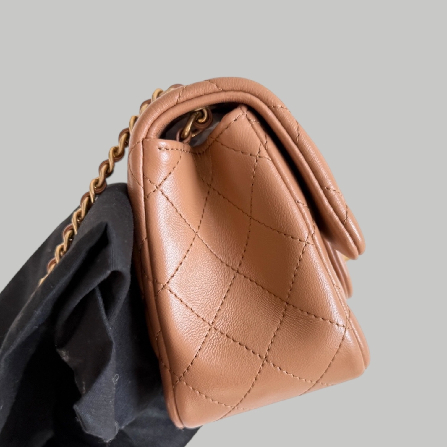 Chanel Lambskin焦糖啡金球