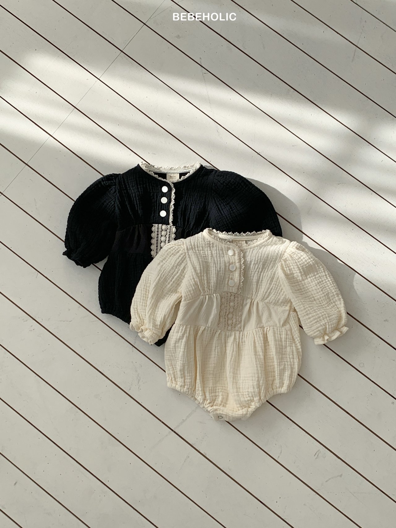 🌸預訂 韓國直送🌸🇰🇷BEBEHOLIC兩色蕾絲花邊長袖包屁衣