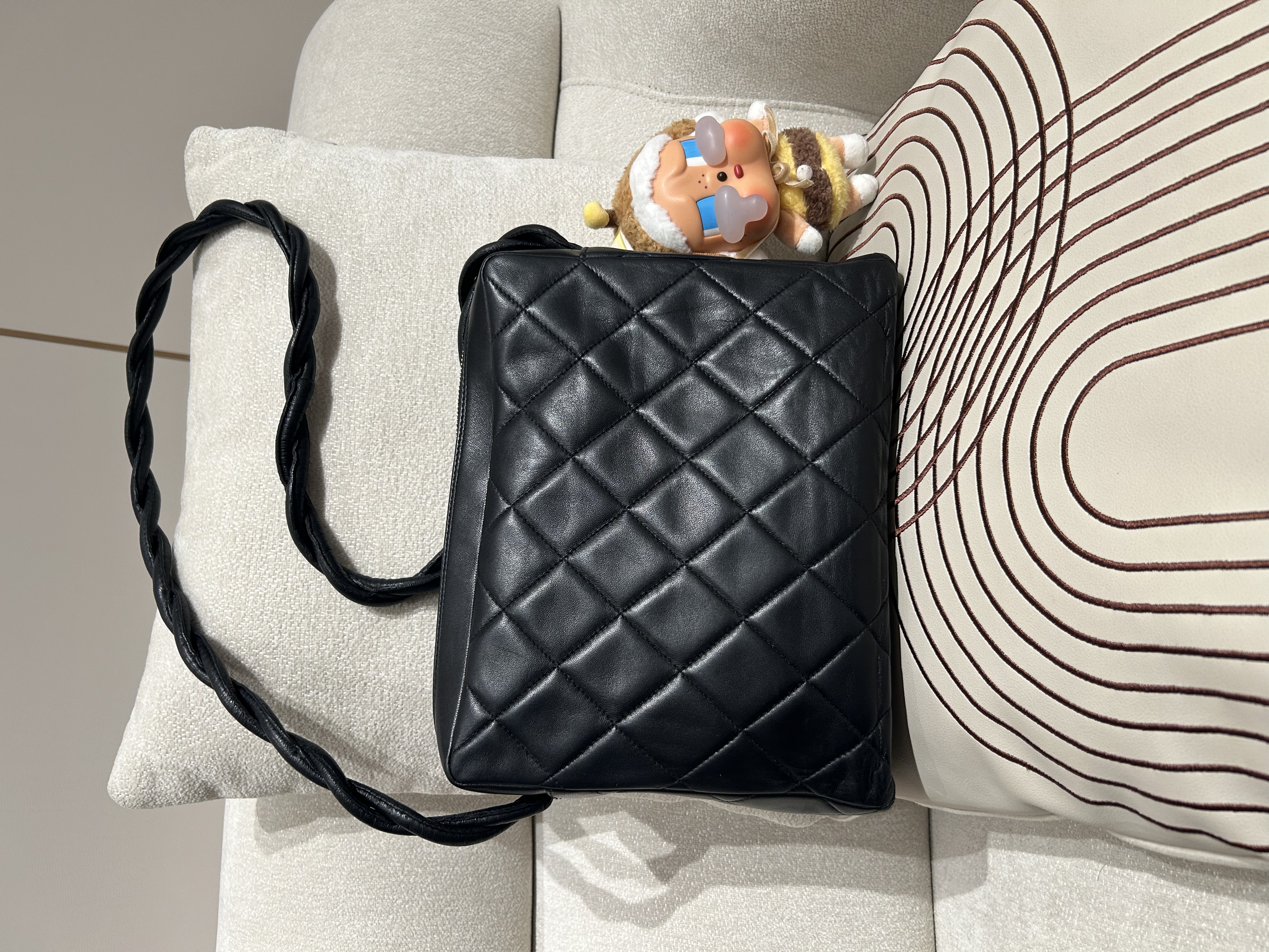 Chanel Vintage Shoulder bag 100%Authentic, 95%New ✅4card✅Dust bag