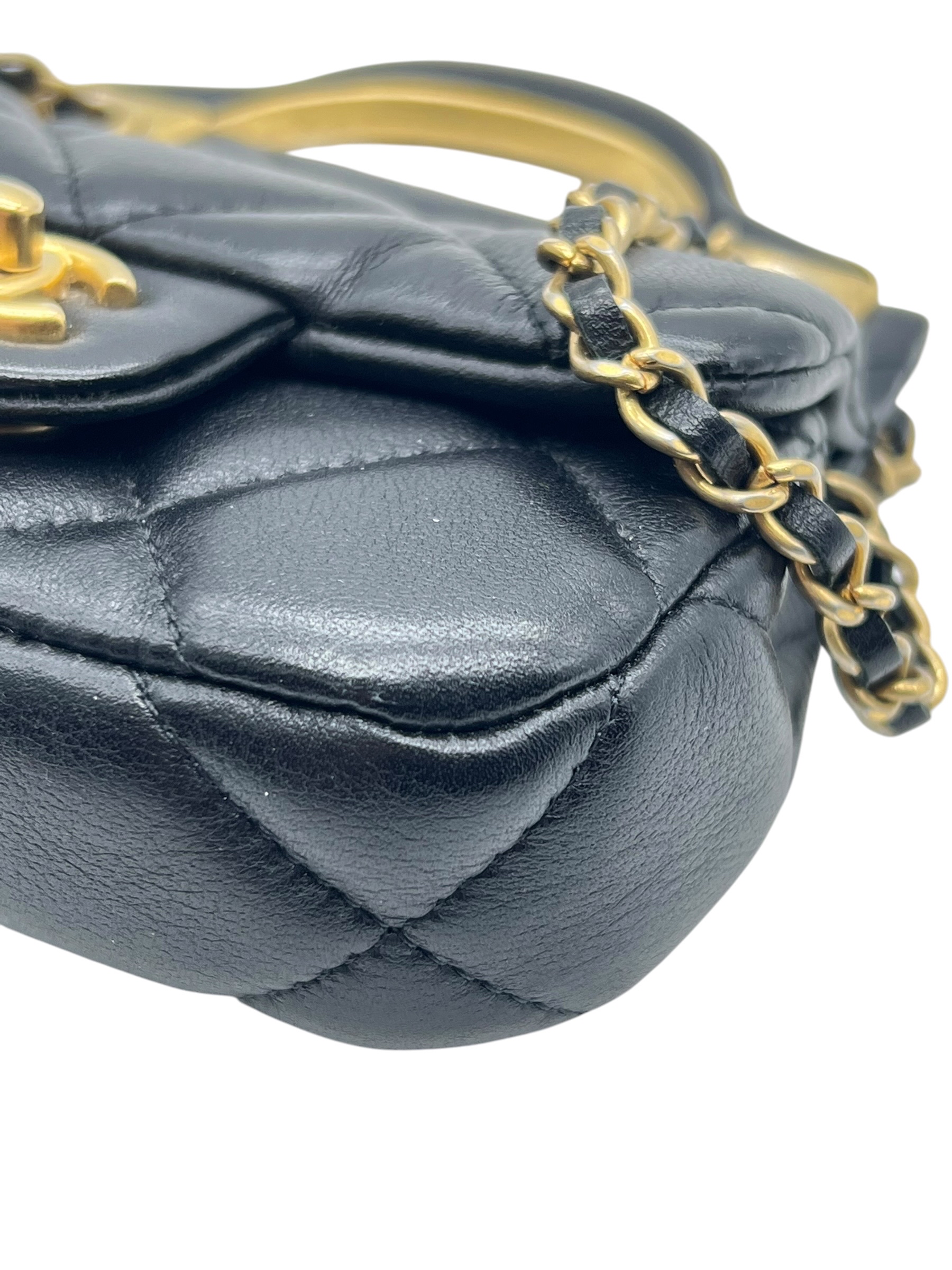Pre-Owned CHANEL Mini Matelasse Shoulder Bag / Product Code: 062009