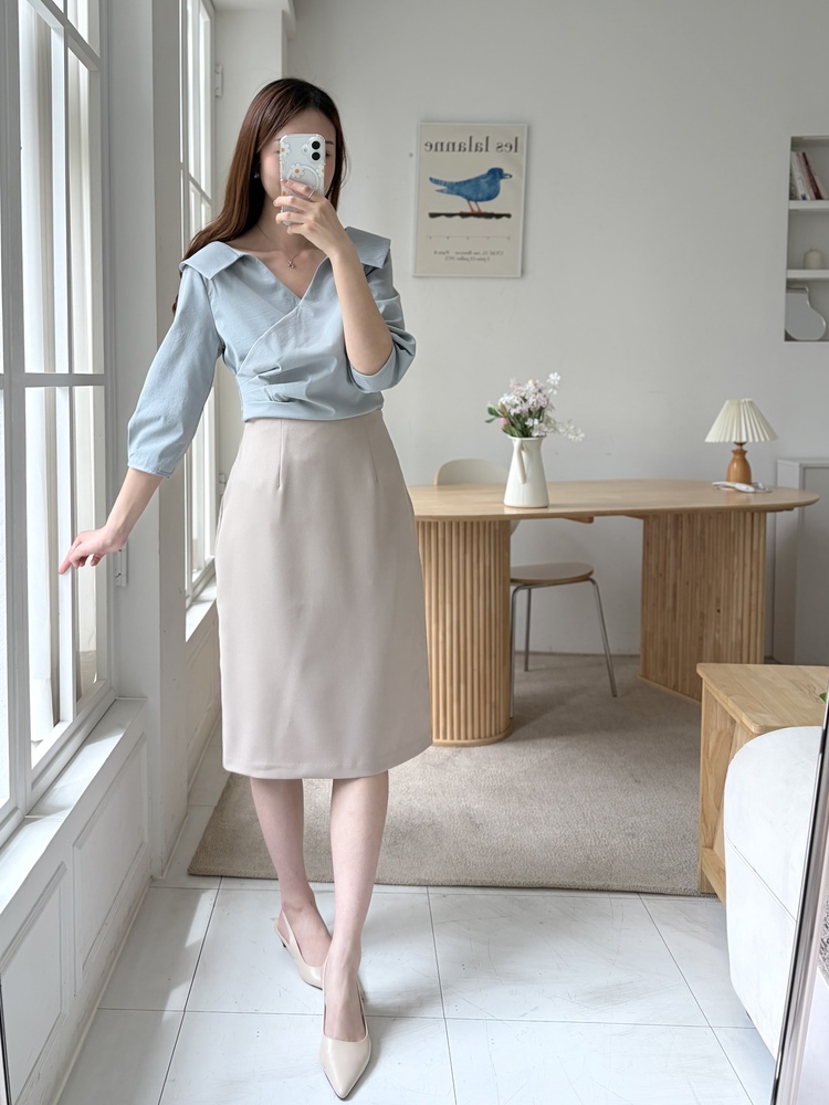 Leonie Tailored Midi Skirt (Beige)