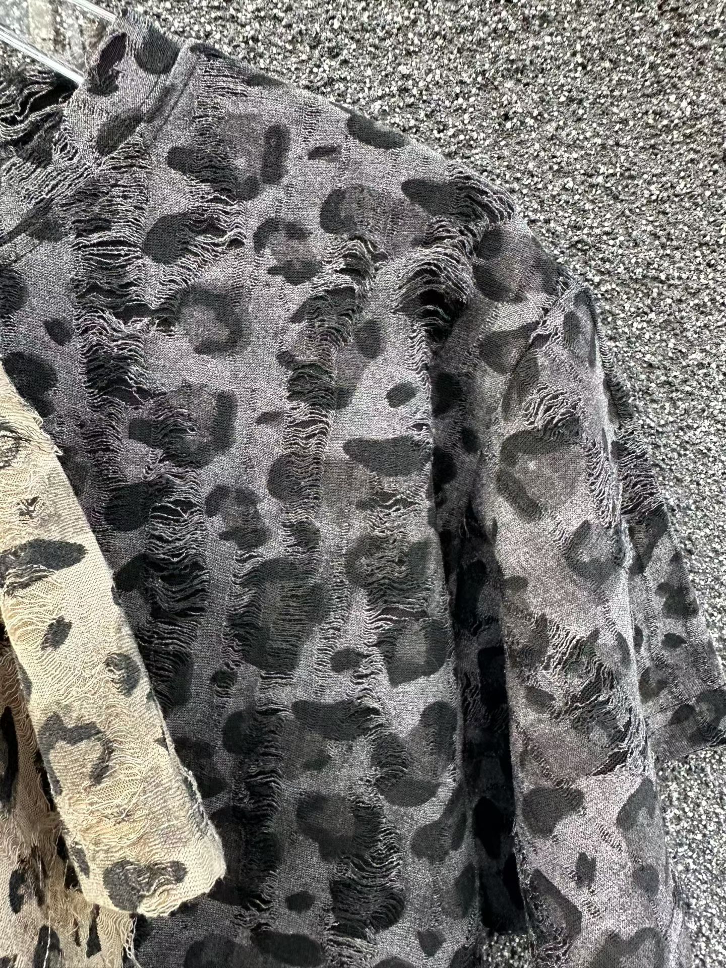 豹紋破壞感短袖上衣 