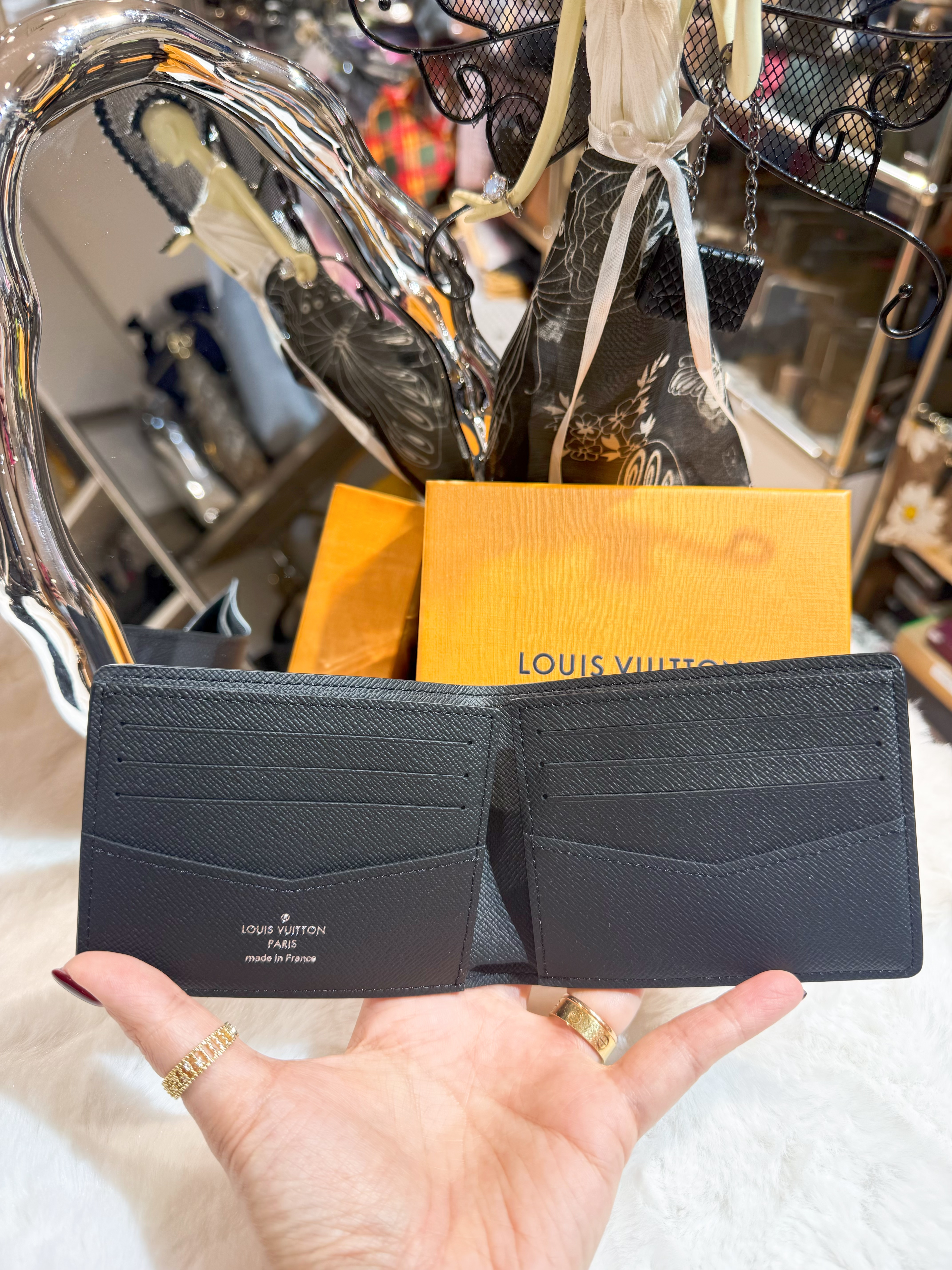 LV bi fold wallet 63261