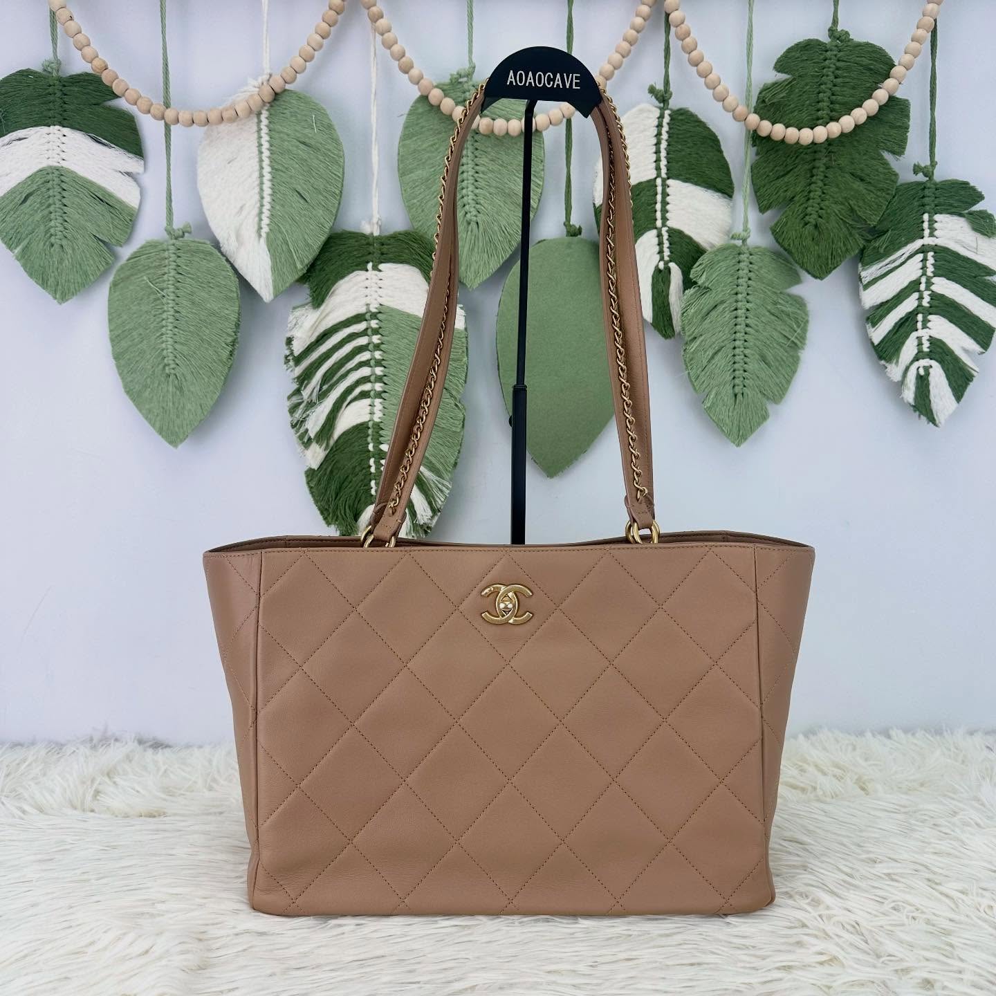 CHANEL 🤍PRE OWNED 22b 奶茶色小牛皮 Tote bag 晶片款🤎