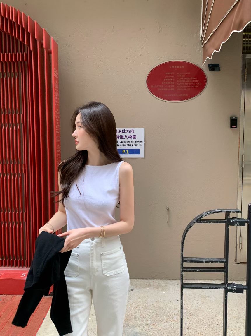 Elegant boat neck U-back cami top