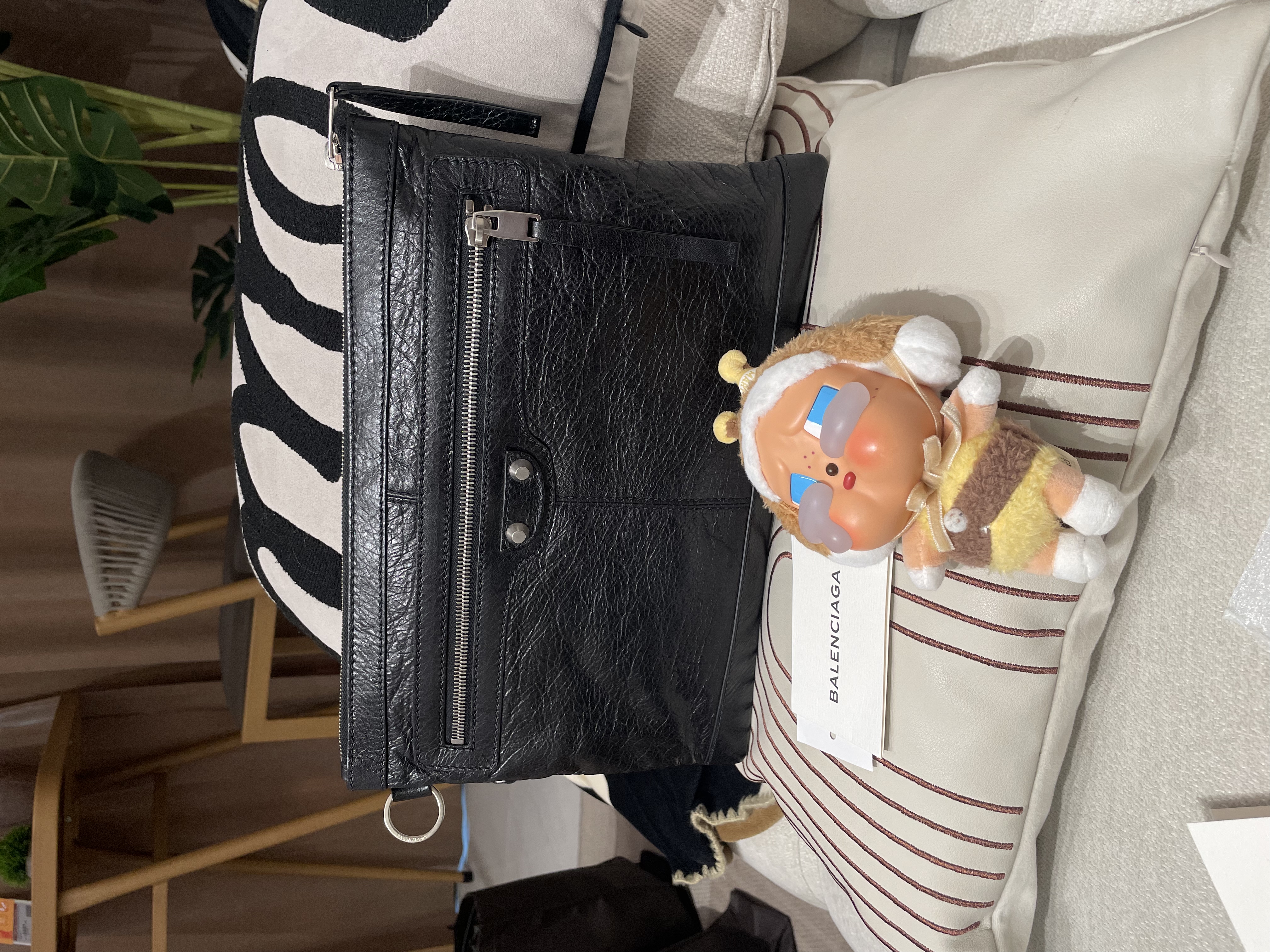 Balenciaga clutch bag 黑色銀扣100%Authentic,98%new✅tap booklet