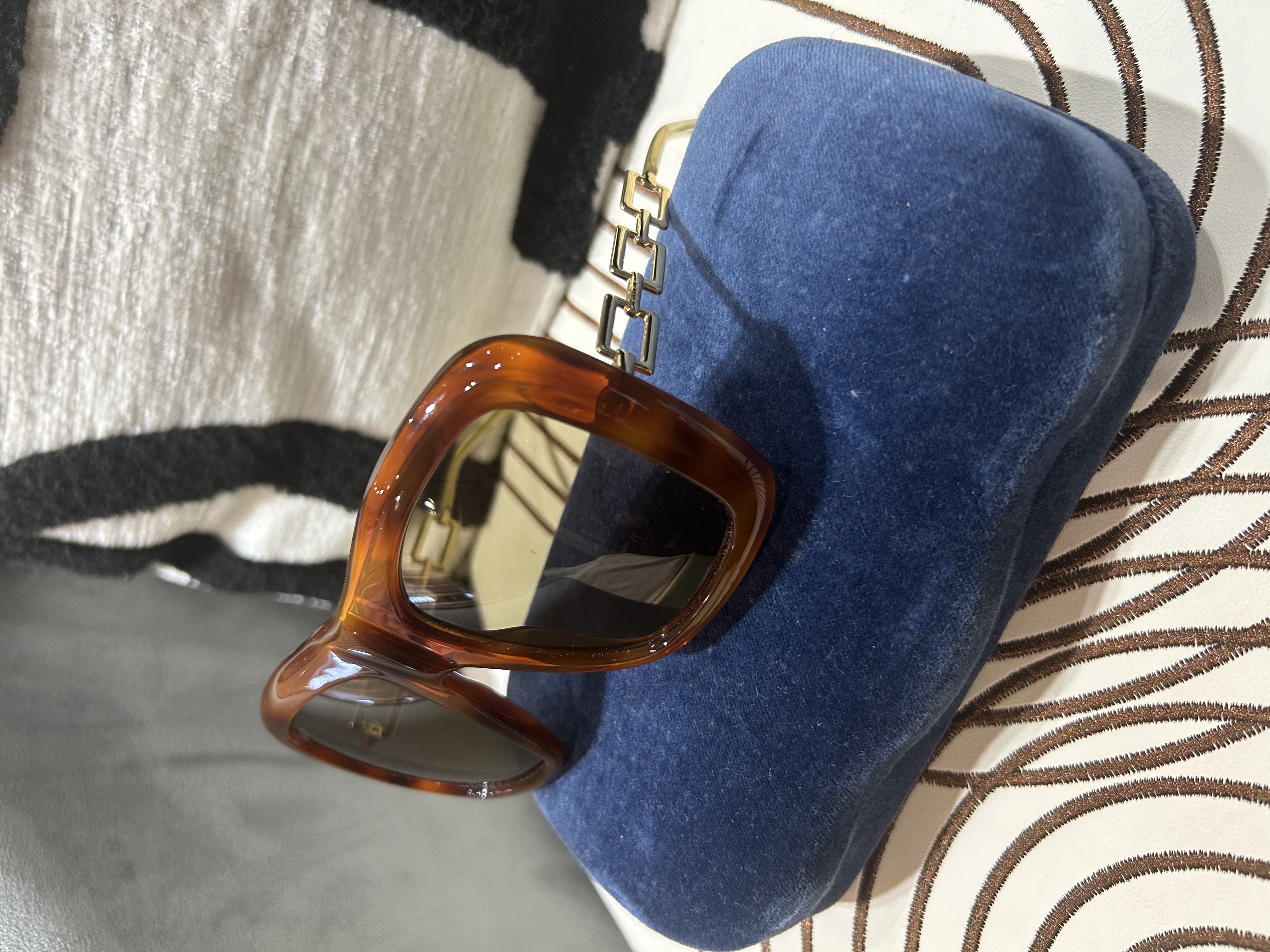 Gucci sunglasses GG0499S  100%Authentic ,95%new ✅dust bag✅box 