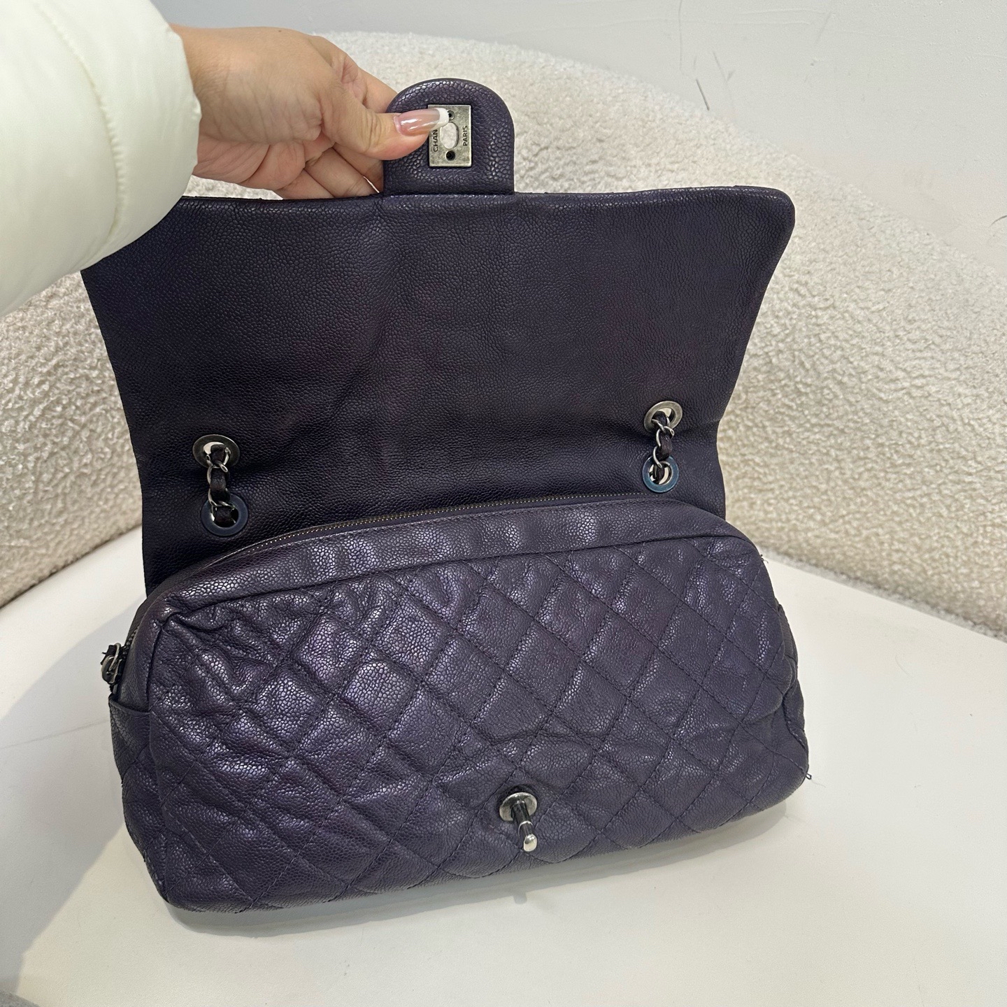 【預訂貨品】鐳射16開 Chanel 紫色cf jumb機場包