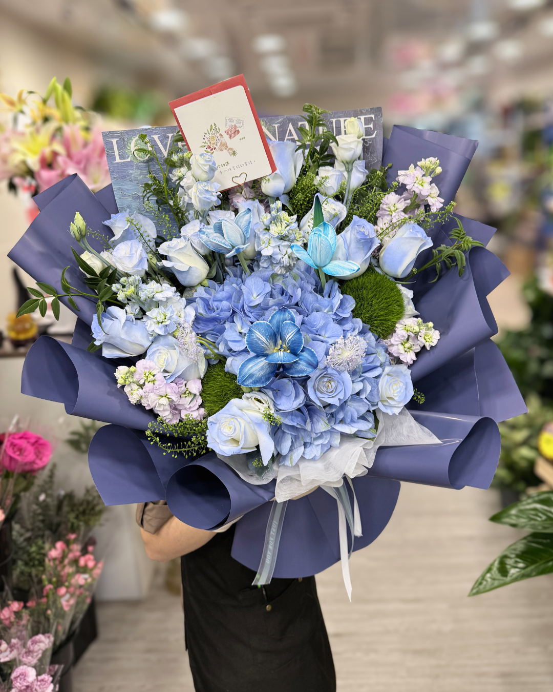 繡球 碎冰藍玫瑰 花束 （不包括手鈎畢業公仔 ）