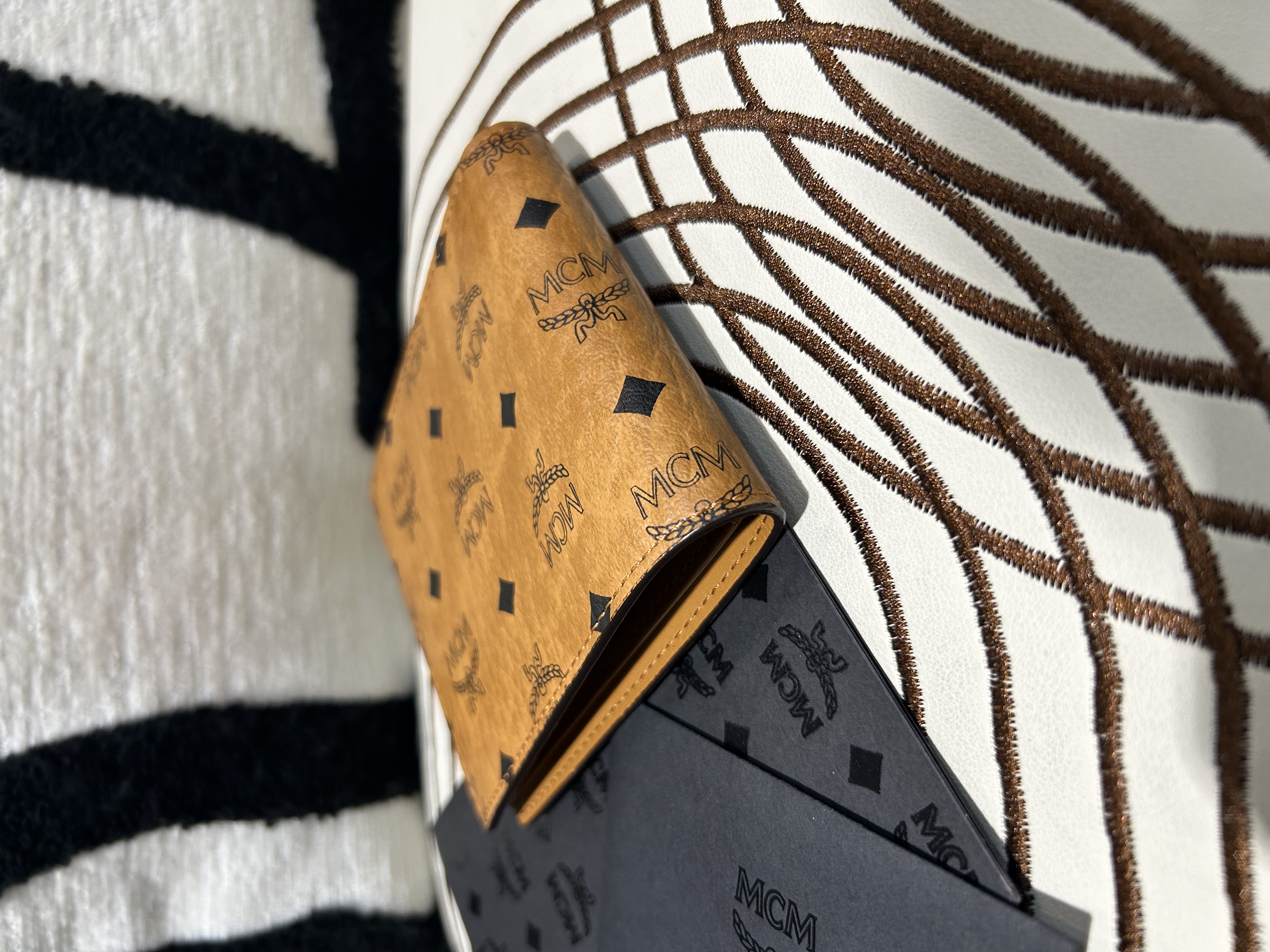全新 MCM BIFOLD WALLET IN VISETOS ORIGINAL 100%Authentic ,全新貨品 ✅專門店收據✅證書✅盒