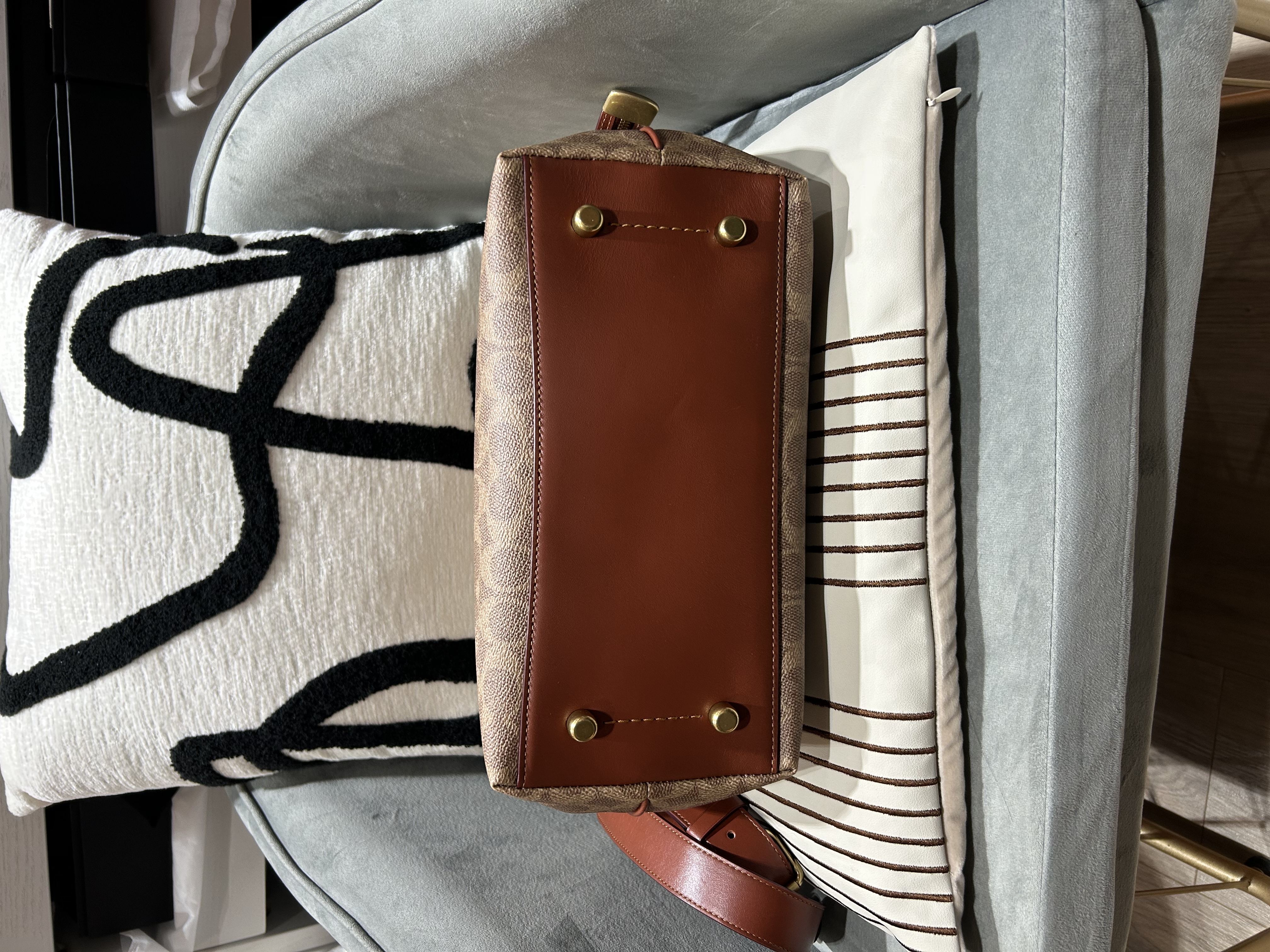 Coach 2Way Bag 100%Authentic, 98%New ✅Dust bag
