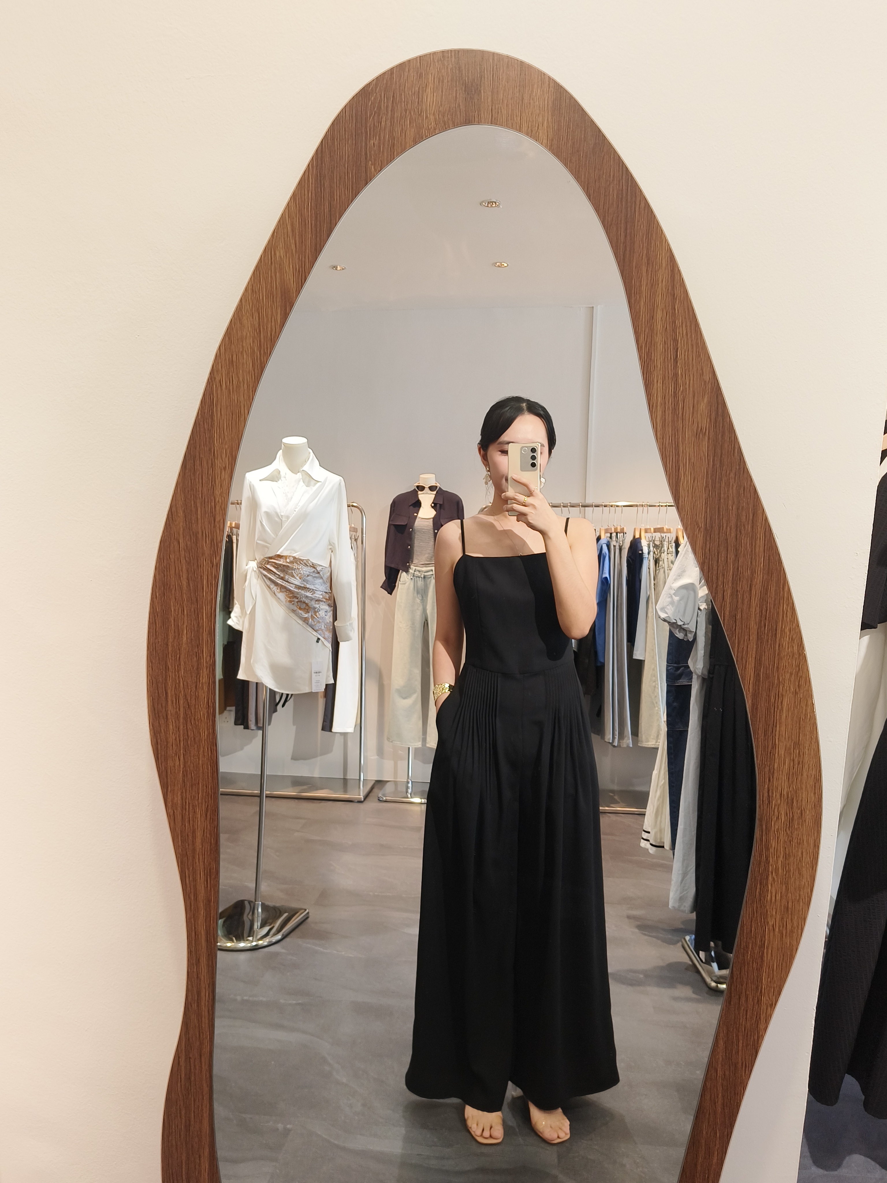 黑色吊带压褶连身裤 Strappy Pleated Jumpsuit