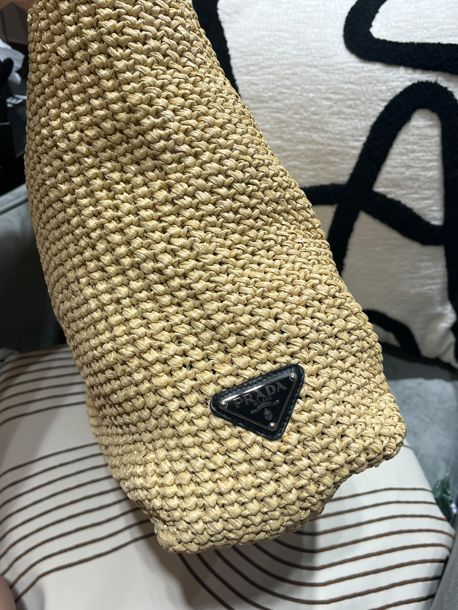 Prada Crochet tote bag 100%Authentic, 98%new ✅Dust bag