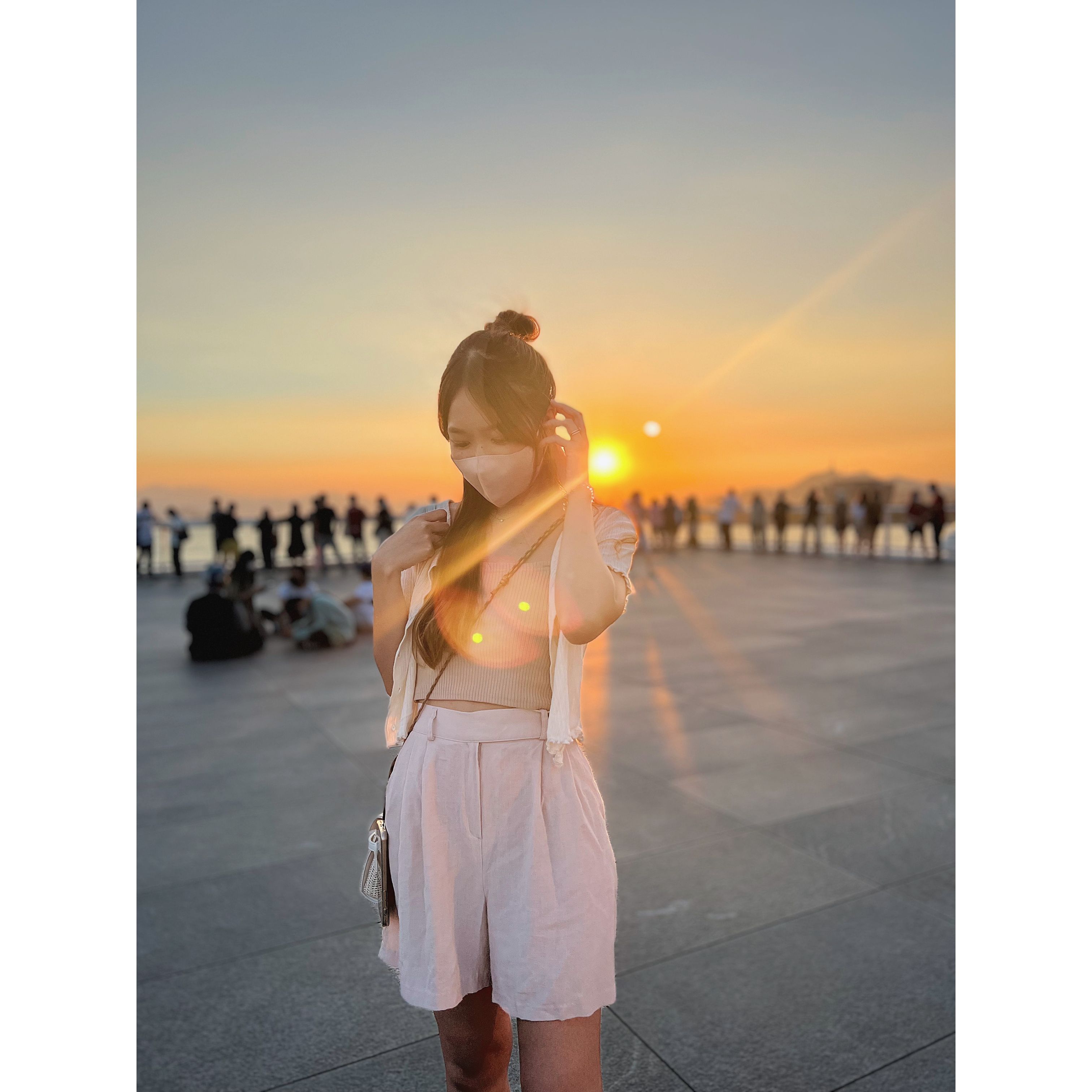 <最後現貨> <KR> ♥︎花花鈕捲邊鏤空cardigan* grey