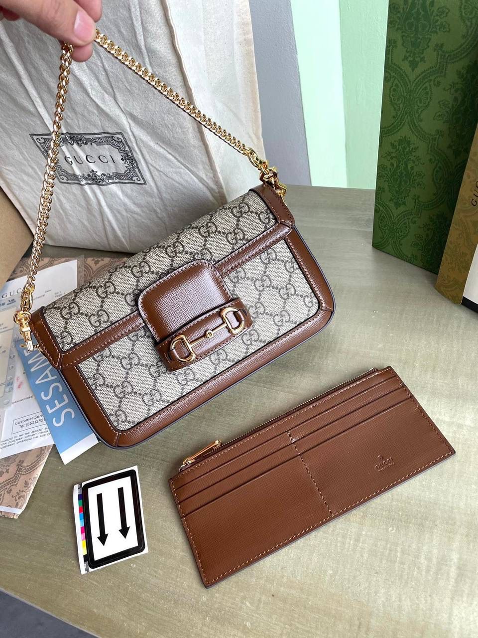 👜g752002：尺寸：12.521.53cm！gucci horsebit 1955系列从品牌典藏设计中汲取灵感，在六十余年前的早期设计细节中融入现代精髓。马衔扣元素的设计灵感源自品牌马术本源，由双环和长条形两个元素构成，至今已经成为品牌极具辨识度的标志性元素之一。这款迷你手袋配有一个可拆卸卡片袋，流露百搭魅力。🔥✨