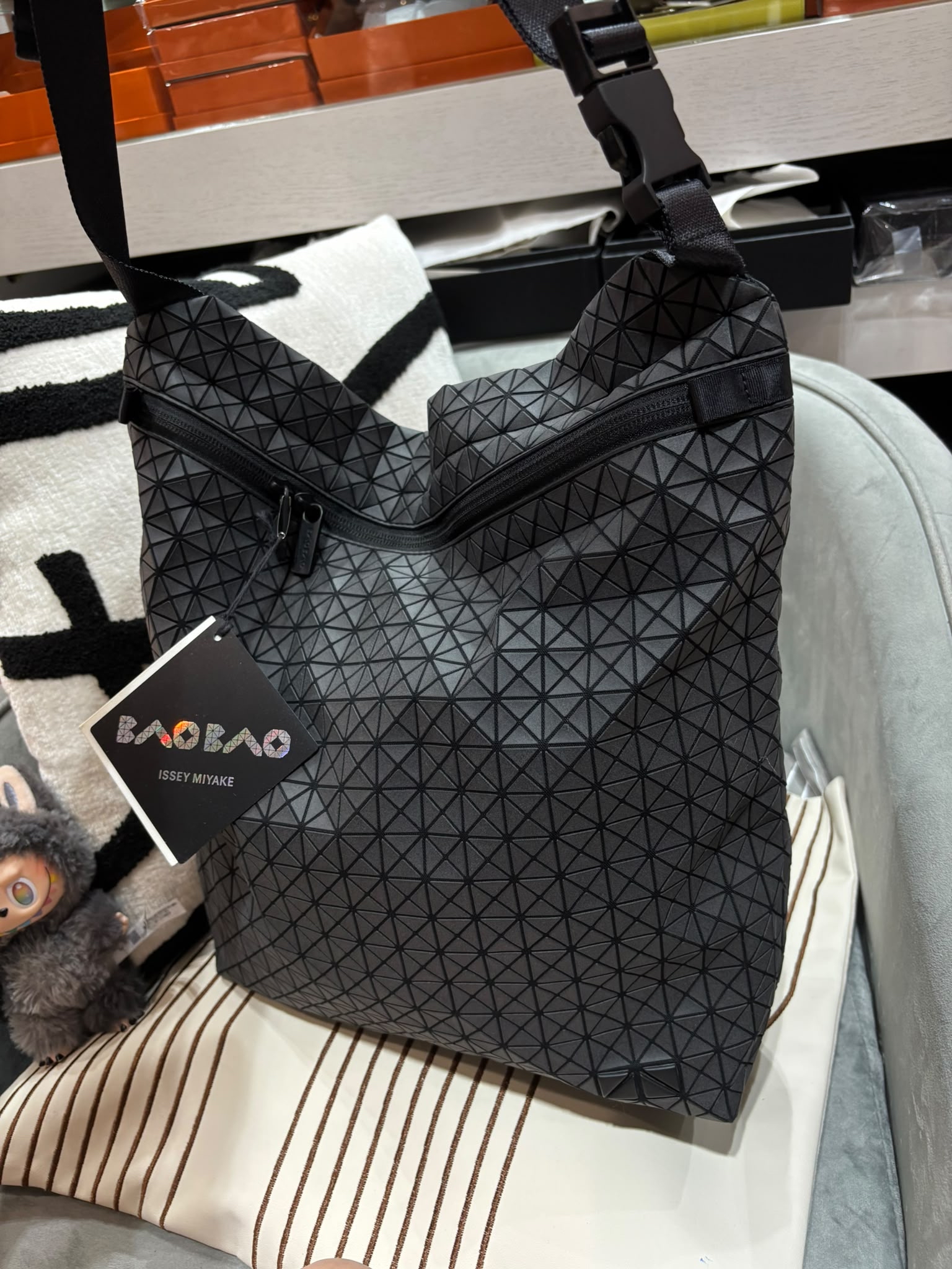 Issey Miyake Bao Bao Curo Curve Shoulder Bag 霧黑 100%Authentic, 99%New ✅ certificate ✅Dust bag