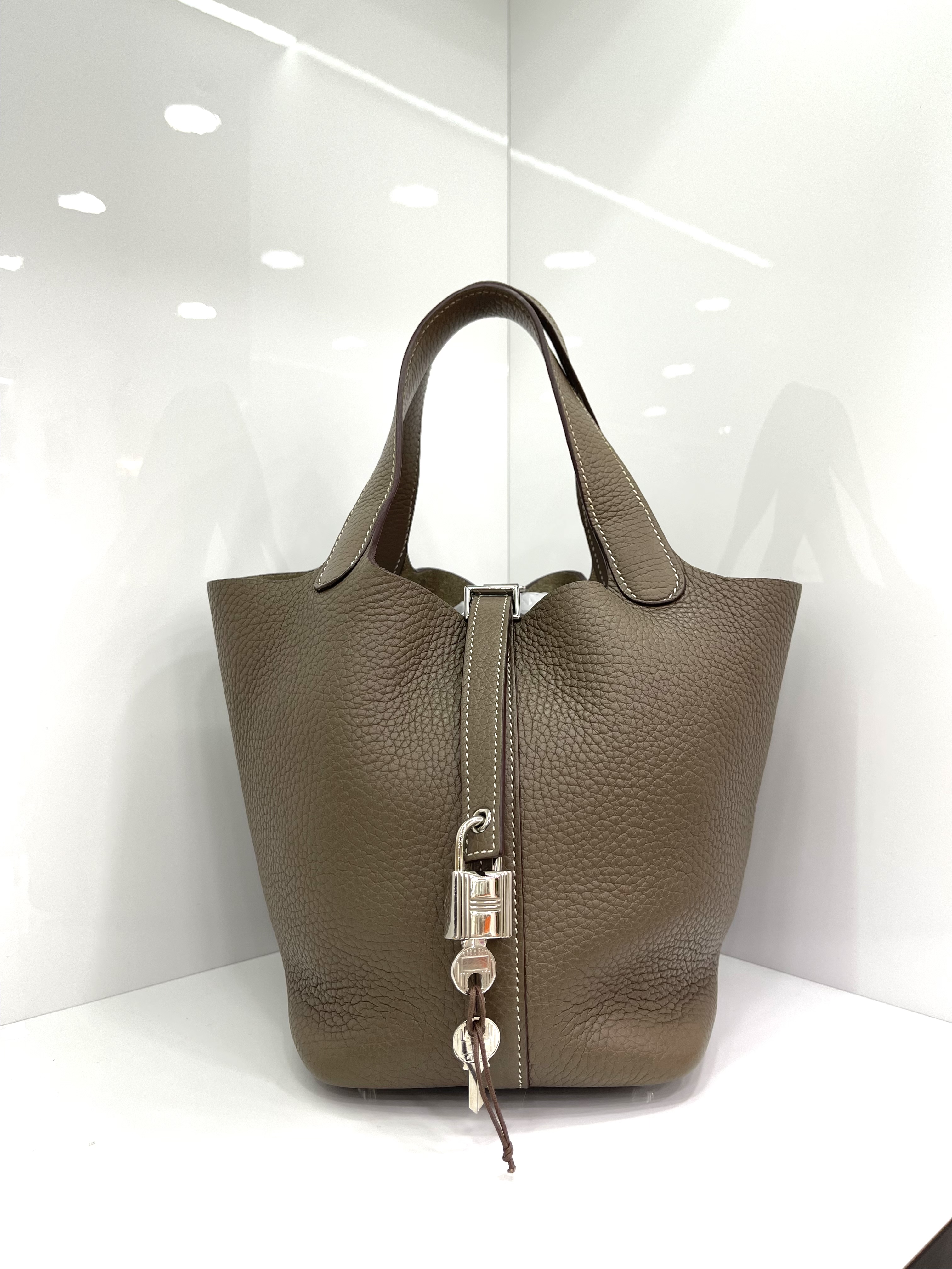 Pre-owned  HERMÈS Picotin 18 handbag in Etoupe Clemence