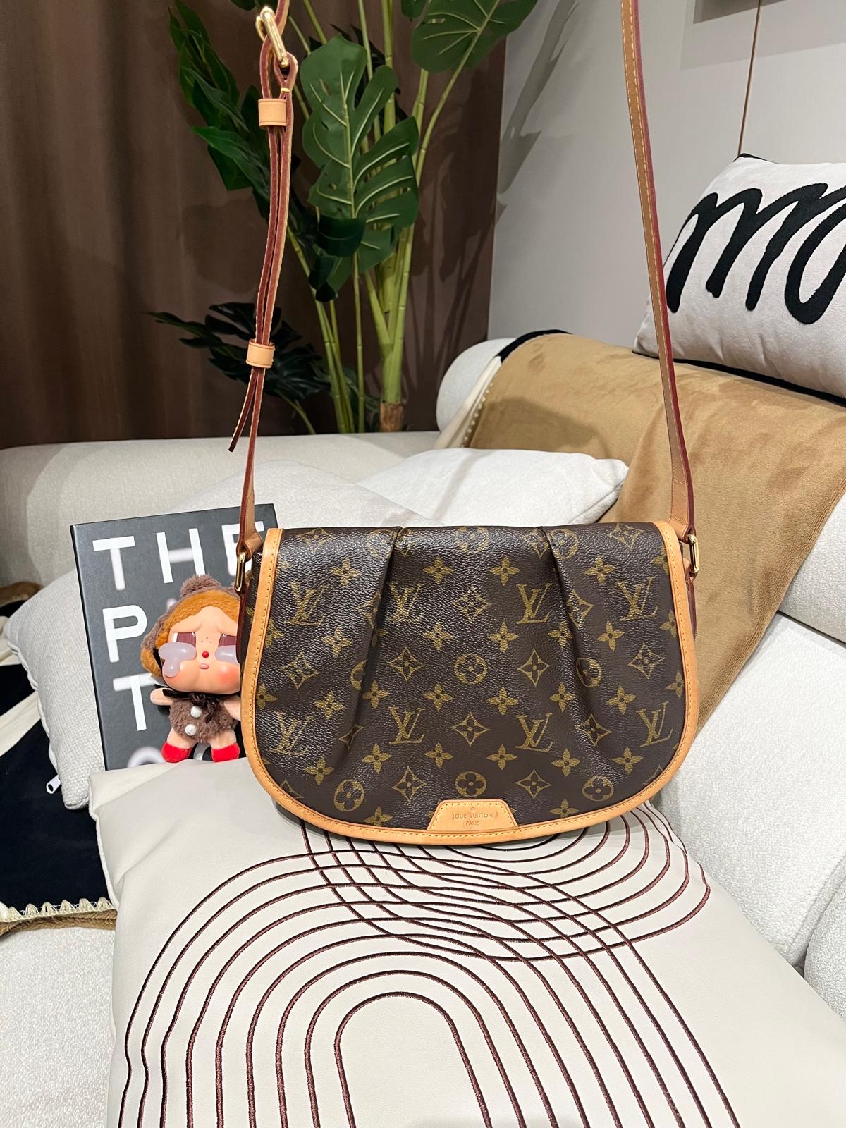  Lv Menilmontant PM monogram crossbody bag 100%Authentic ,95%new✅dust bag  