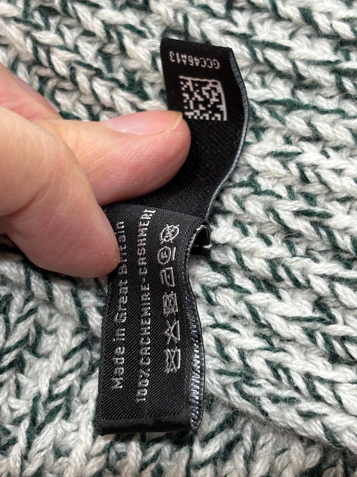 Chanel Scarf 100%cashmere  羊毛頸巾100%Authentic,99%new  