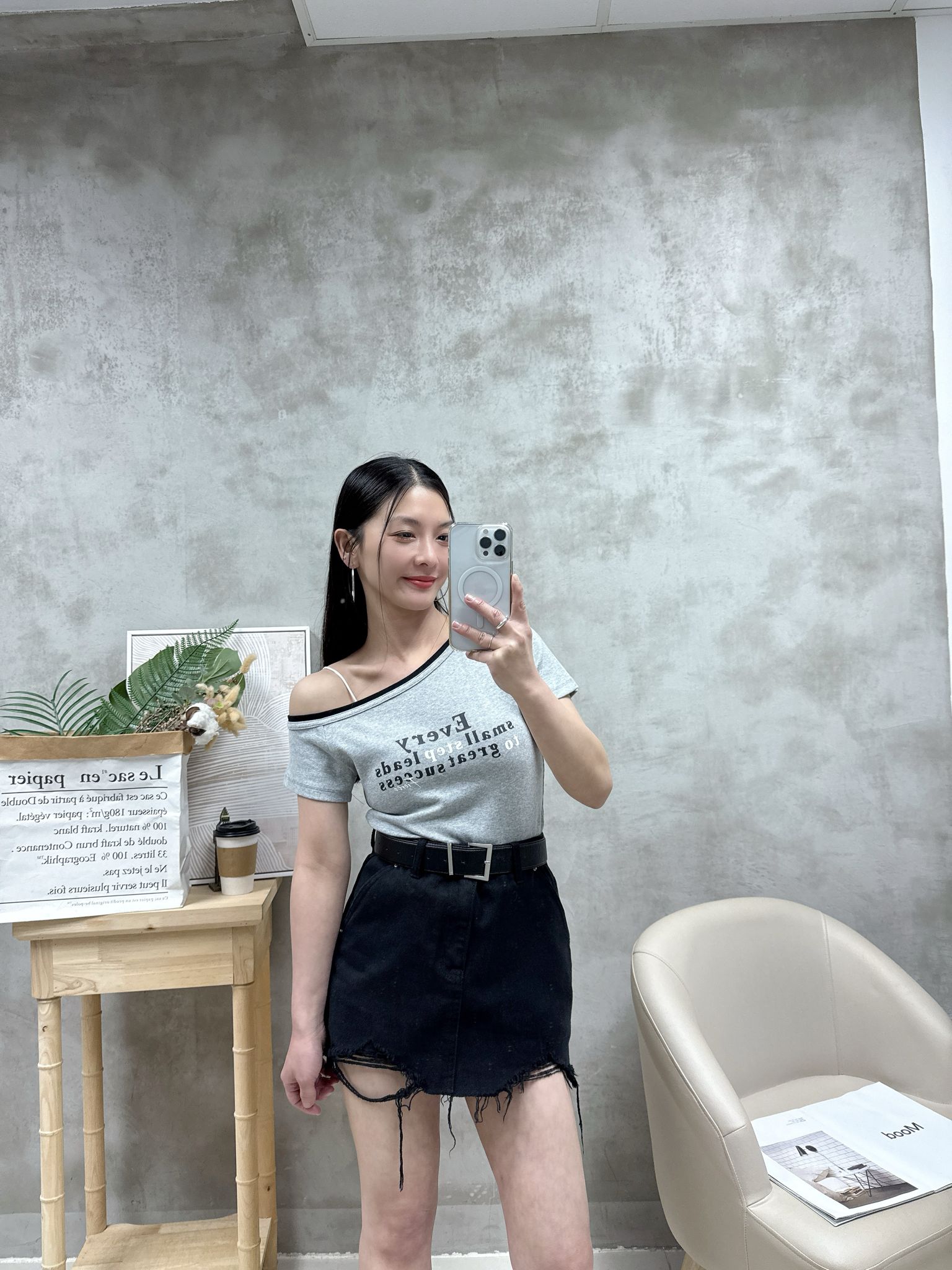 B05 拼色領斜腳英文字Top